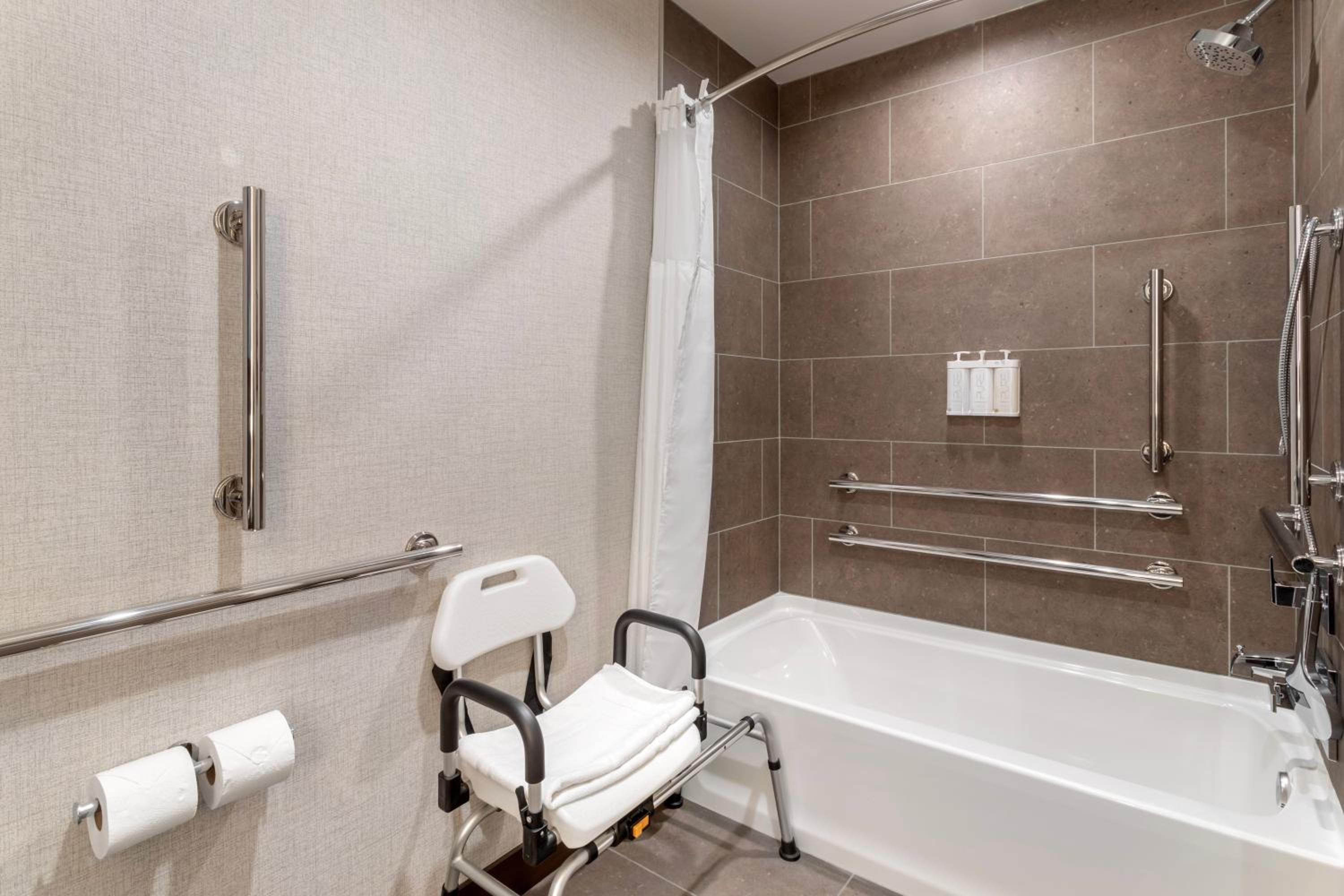 Suite Accessible 2 Queens Non Smoking No View photo 2