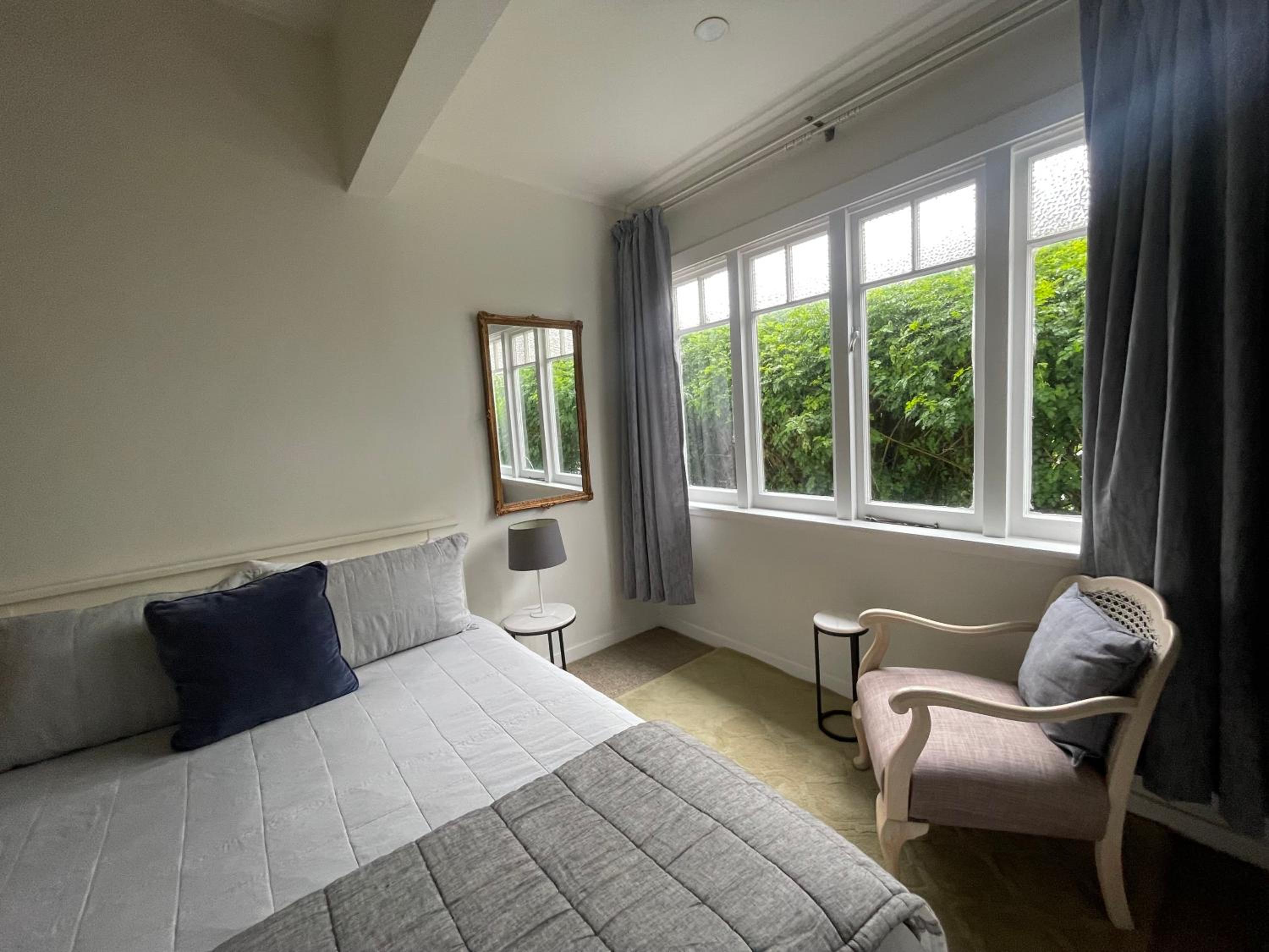 Queen Room - Photo 9