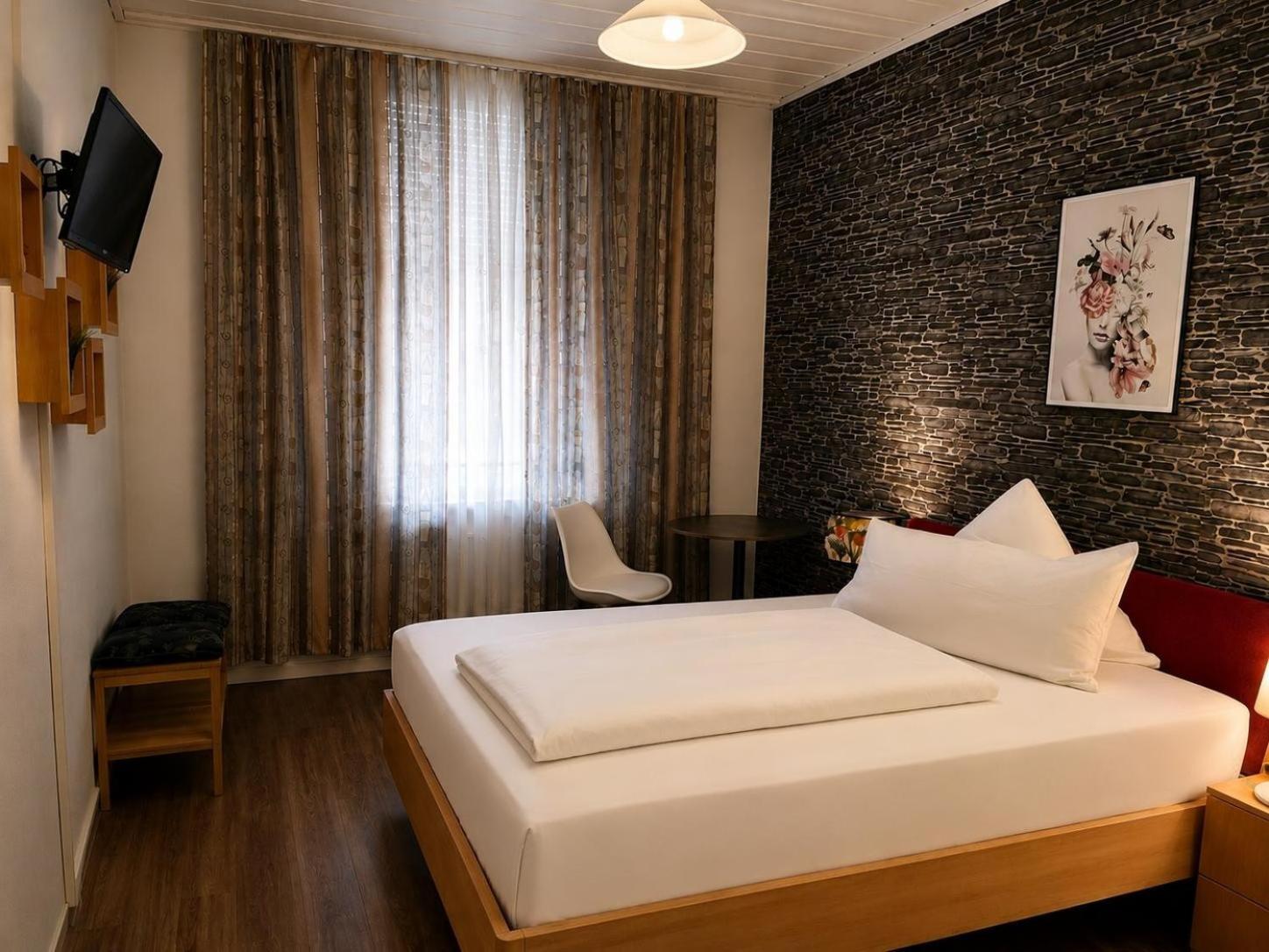 Single Room with Shared Bathroom