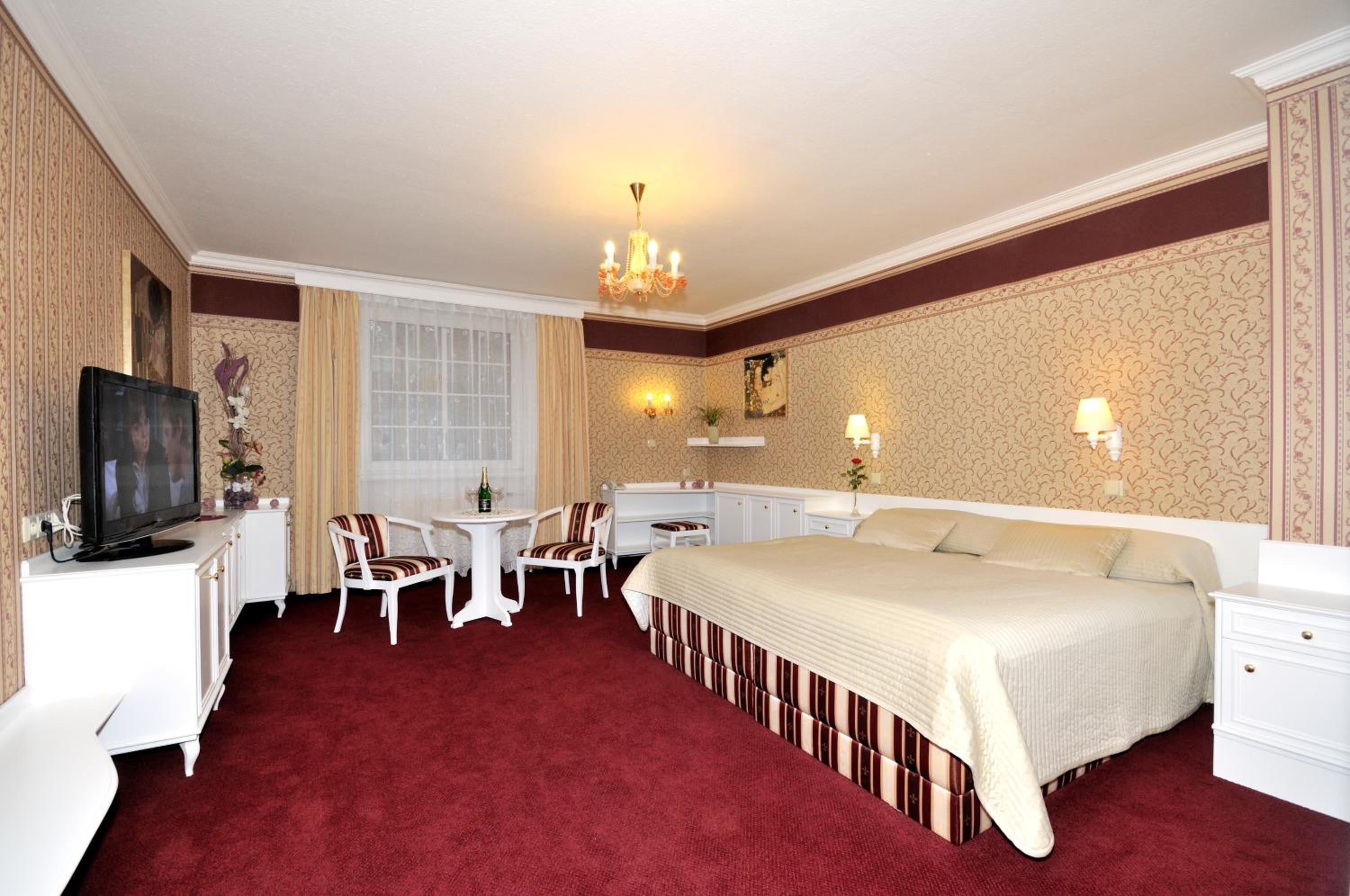 Deluxe Junior Suite photo 2