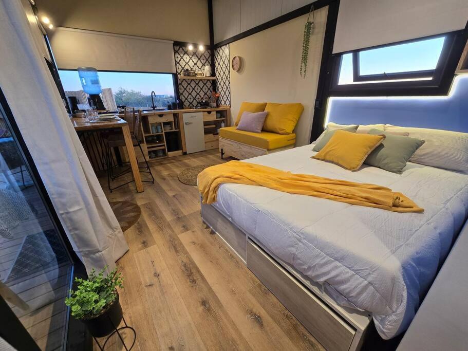 One-Bedroom House photo 1