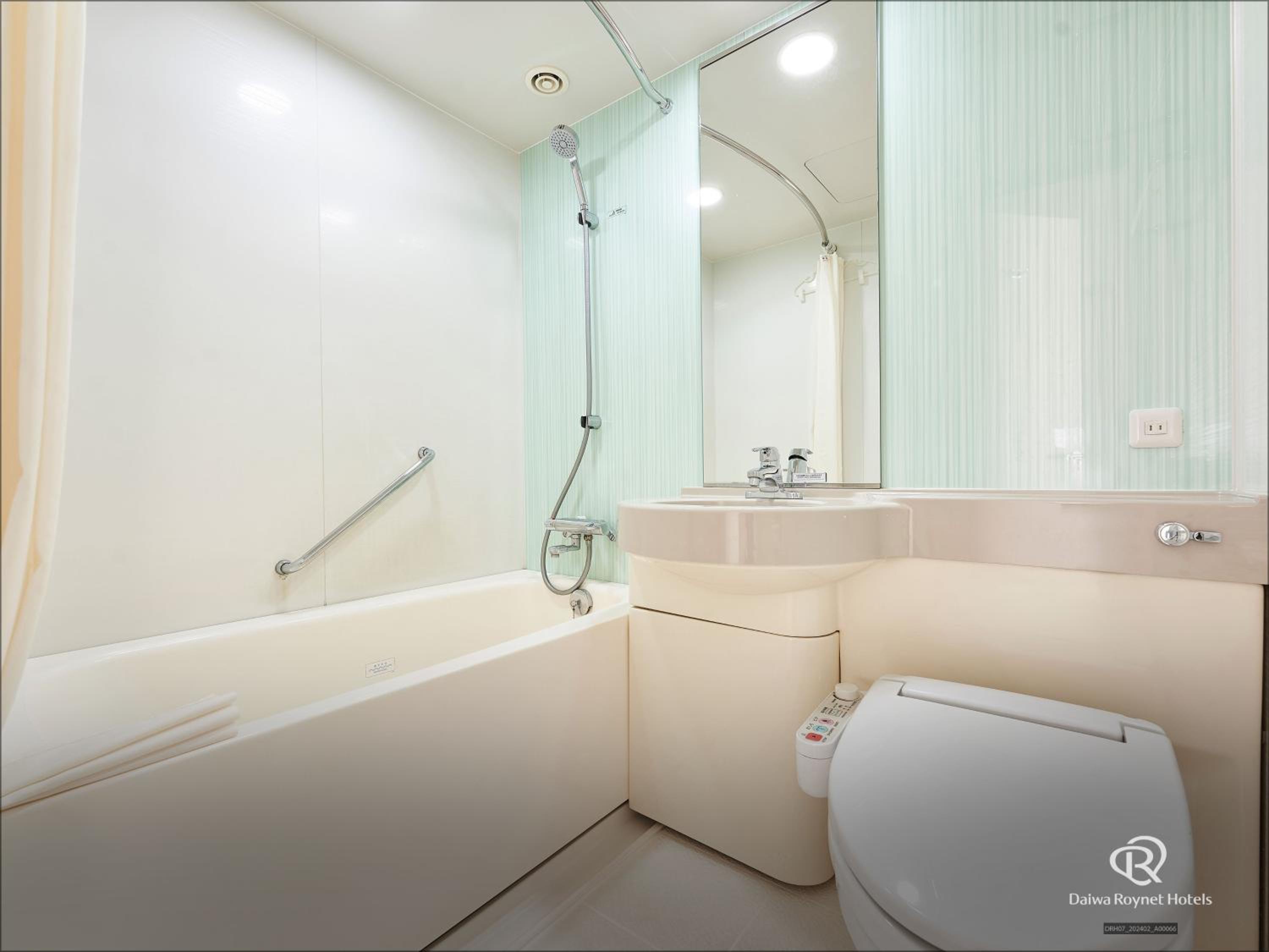 Twin Room - Non-Smoking - Photo 2
