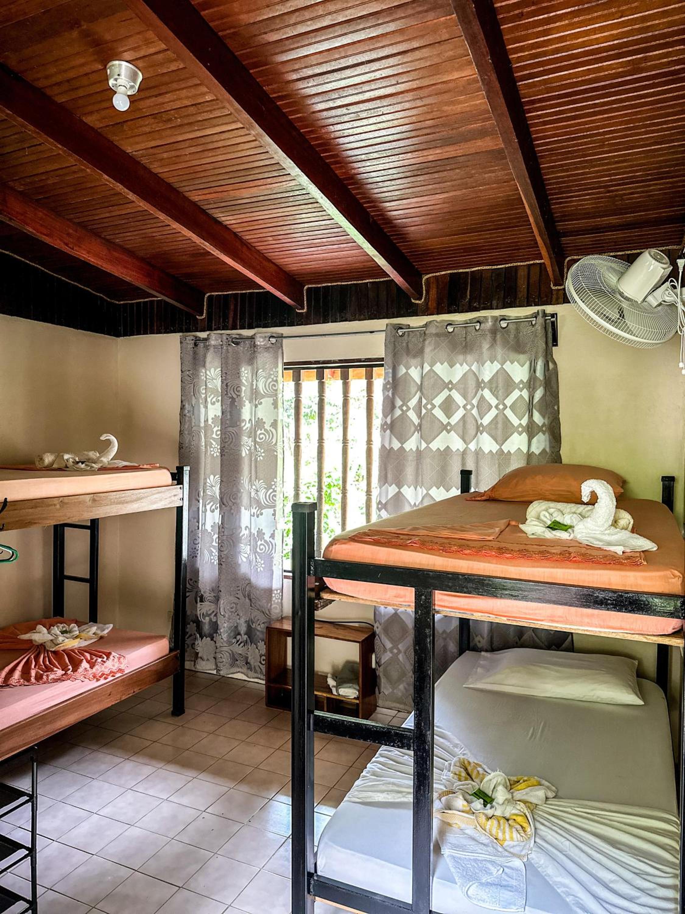 Quadruple Room with Private Bathroom photo 3