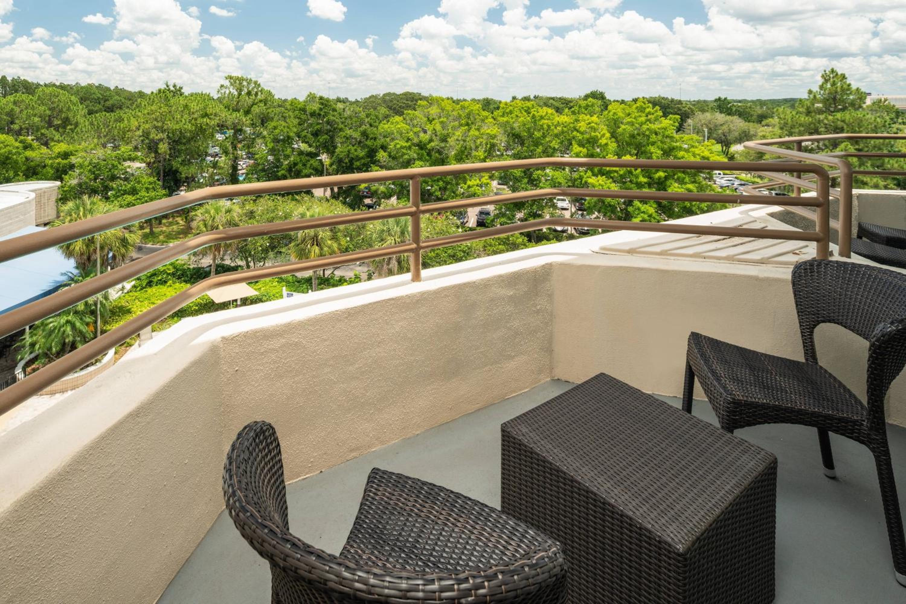 Traditional, Guest room, 1 King, Balcony - Photo 3