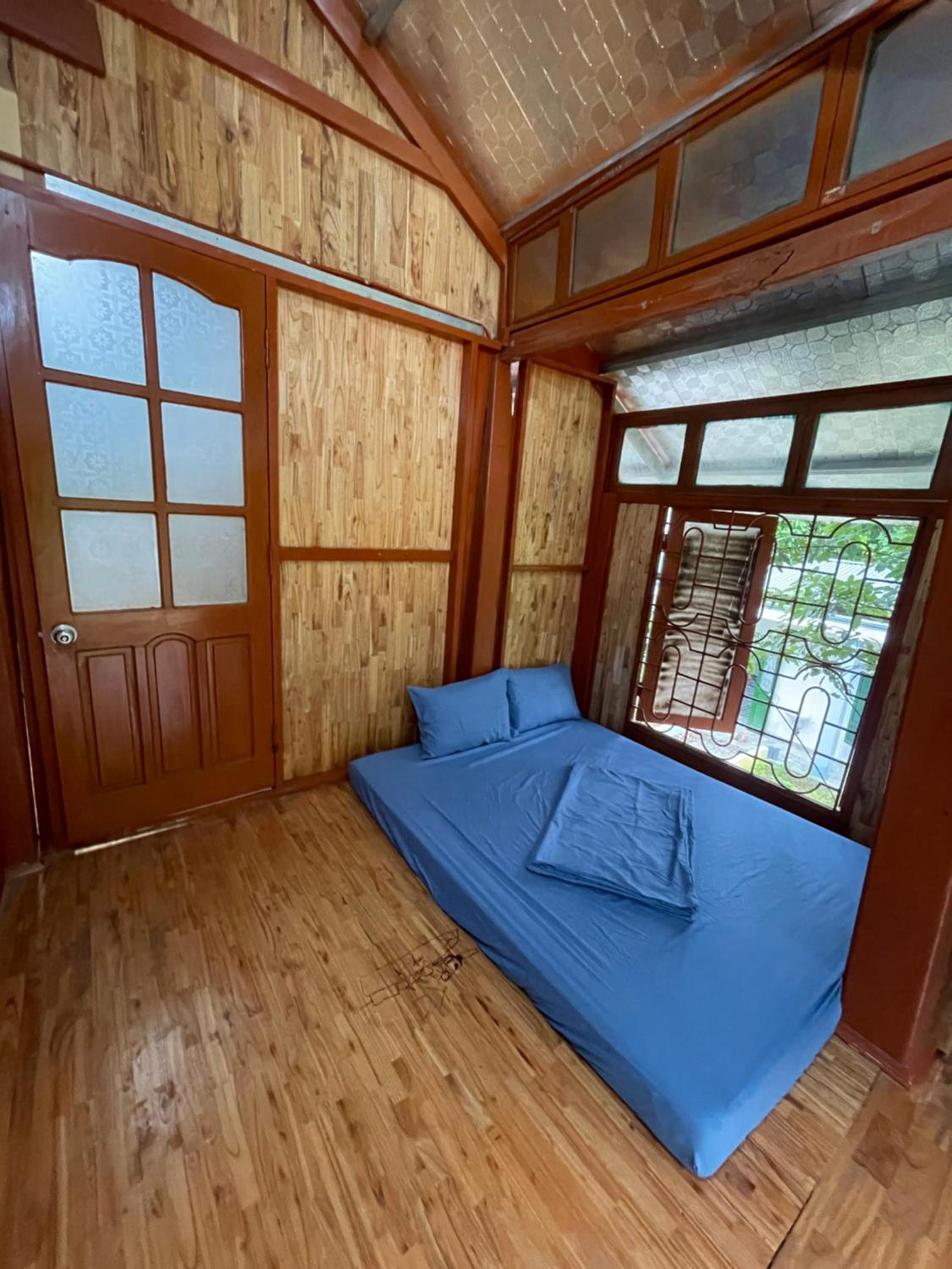 Standard King Room photo 3