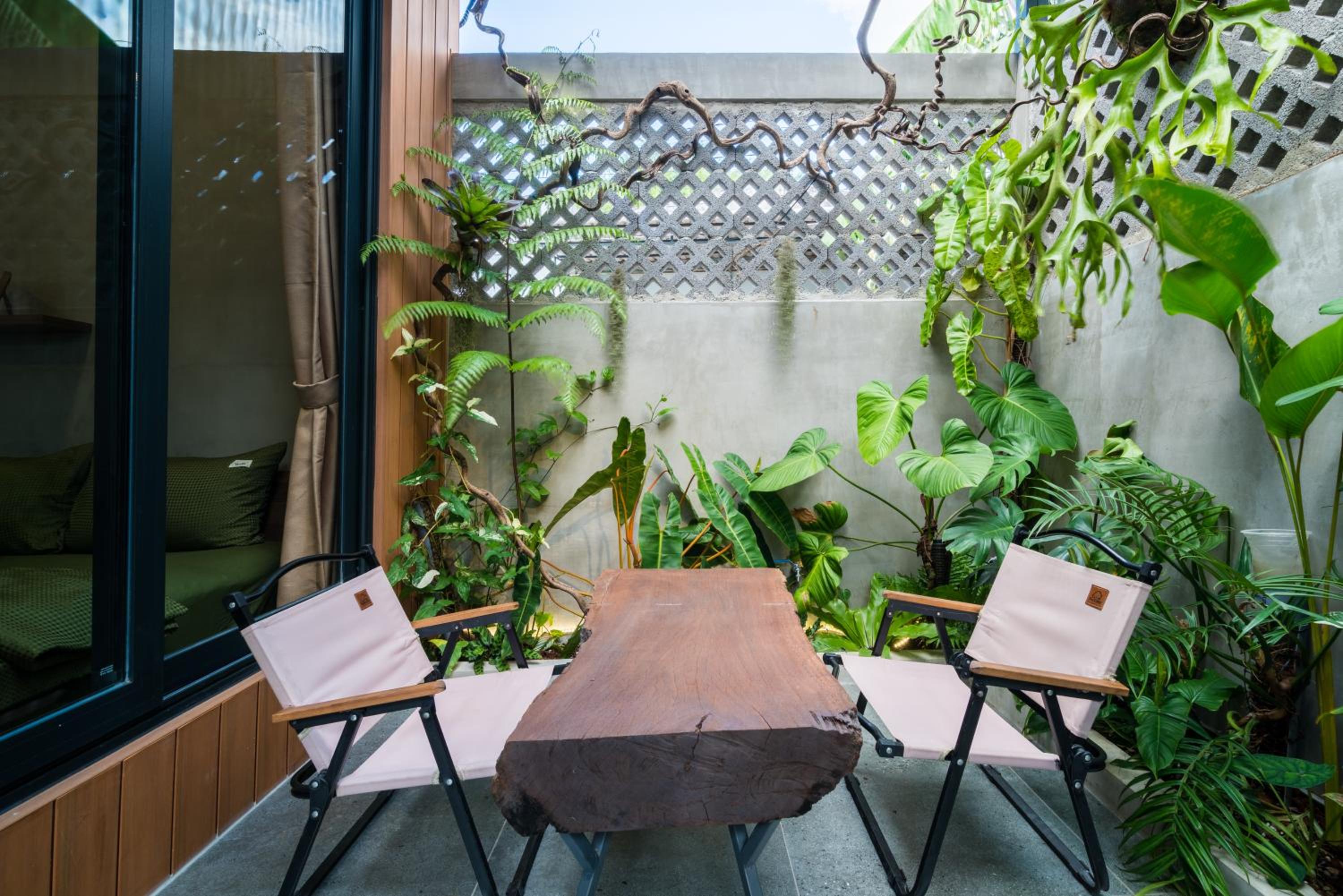 Family Room with Garden View - Photo 34
