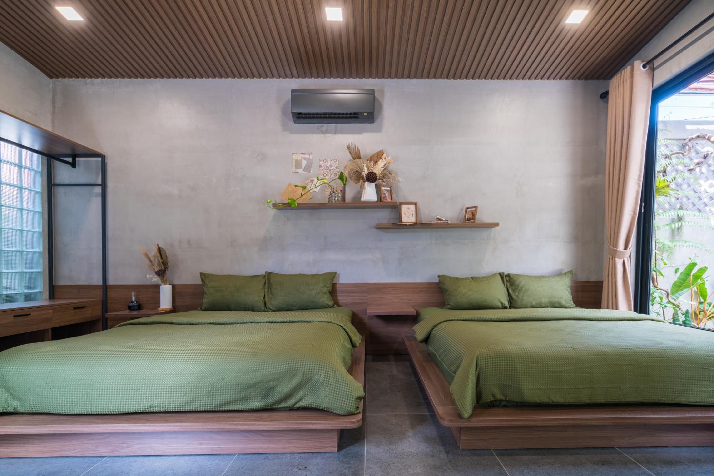 Family Room with Garden View - Photo 43