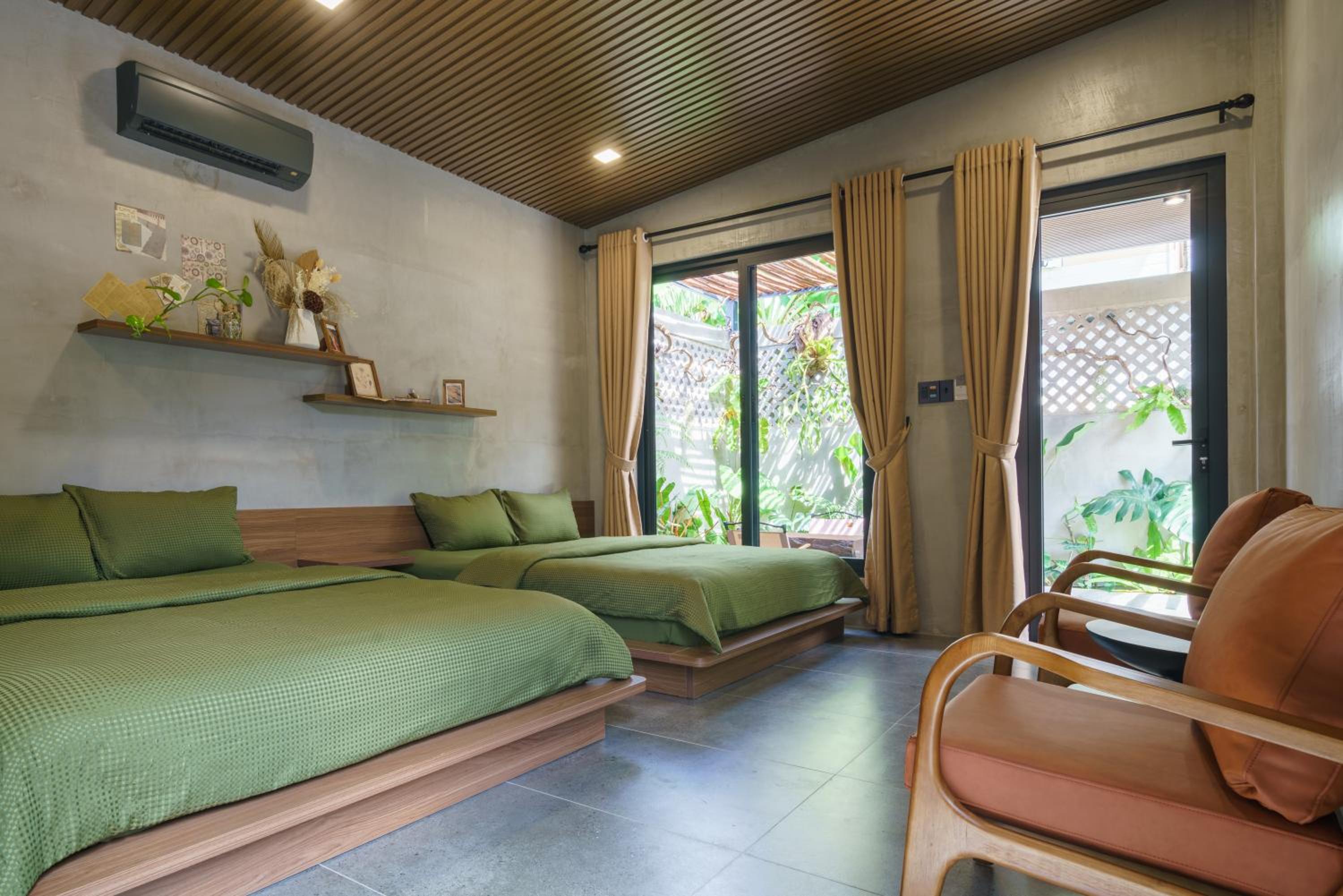 Family Room with Garden View - Photo 36