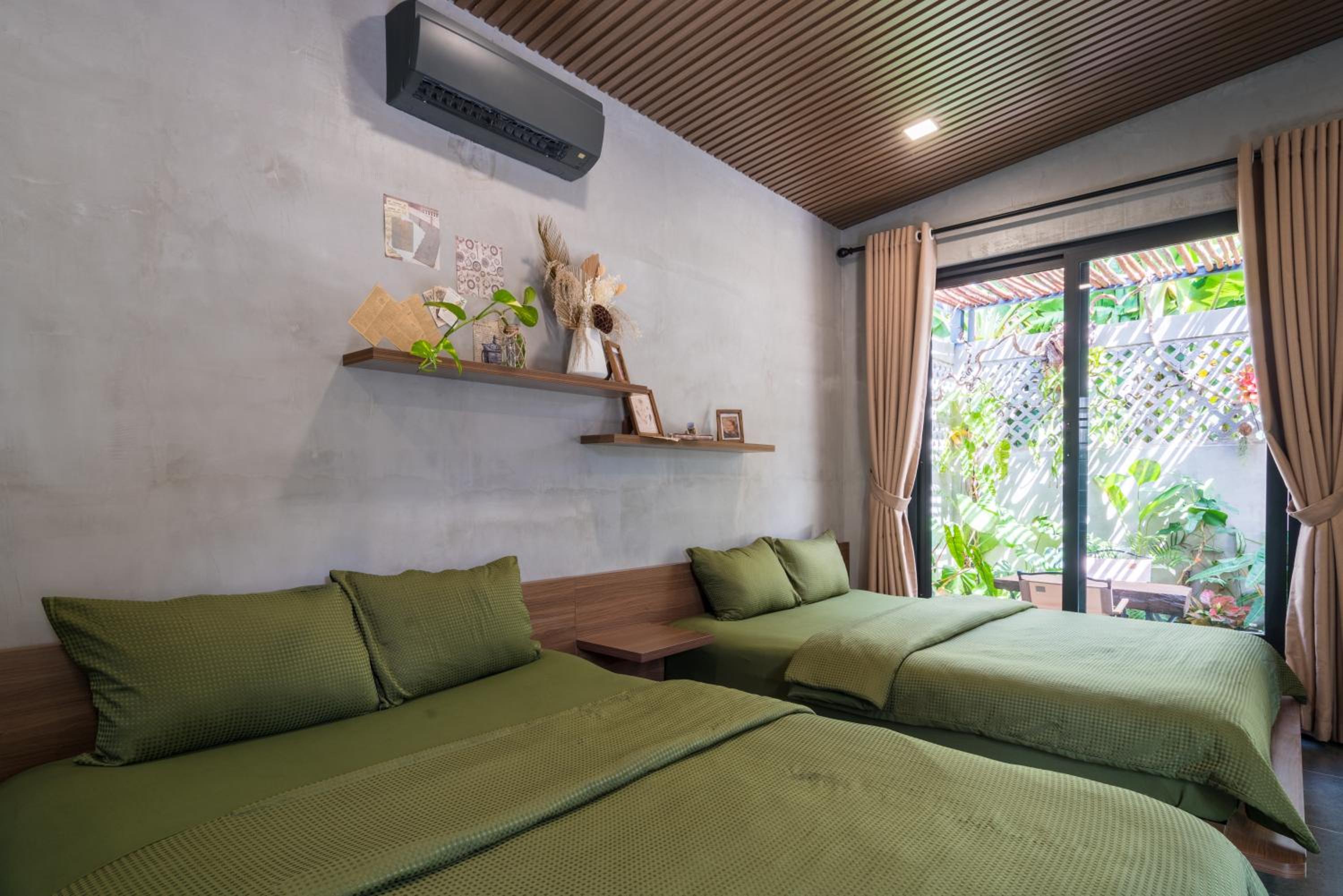 Family Room with Garden View - Photo 40