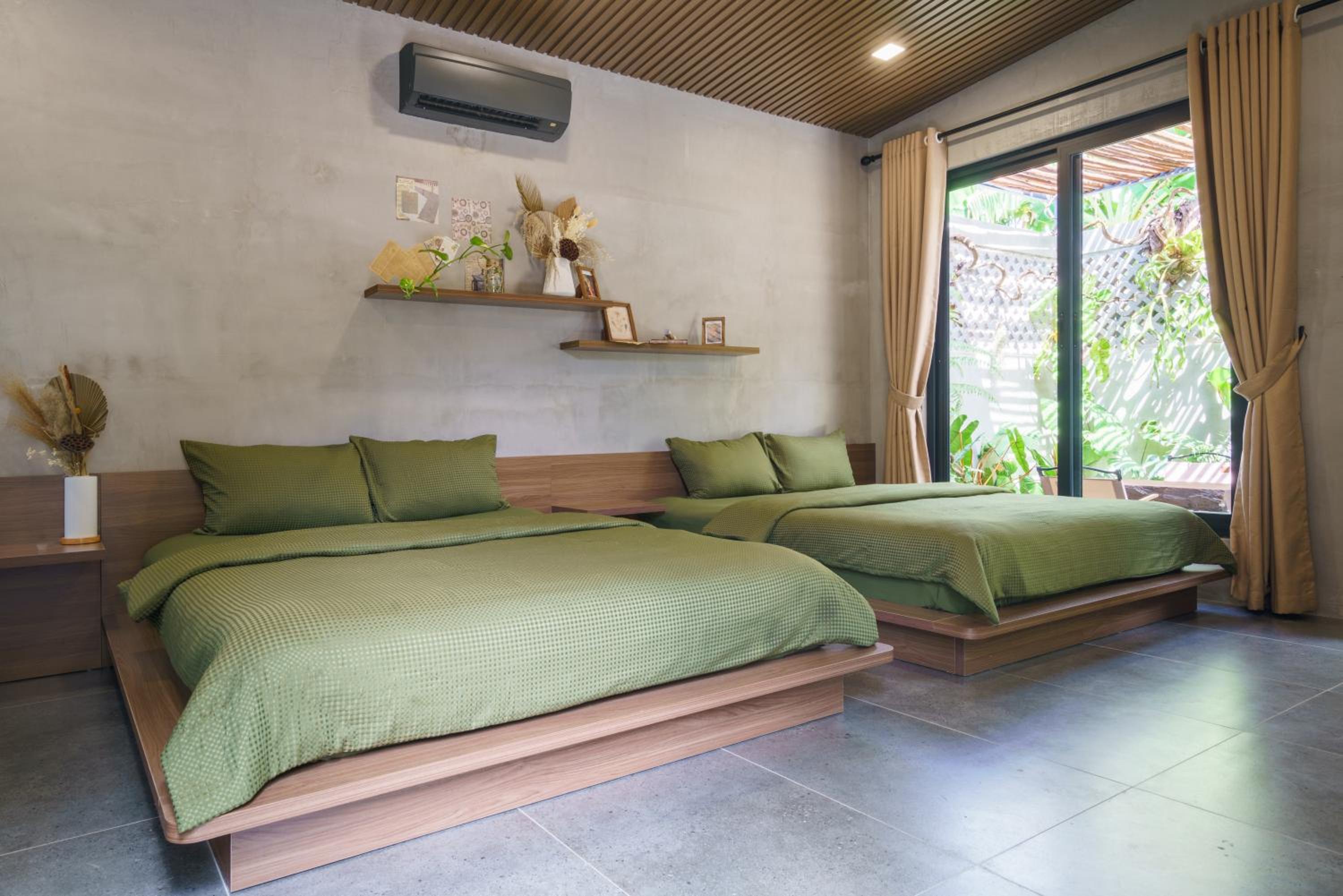 Family Room with Garden View - Photo 38