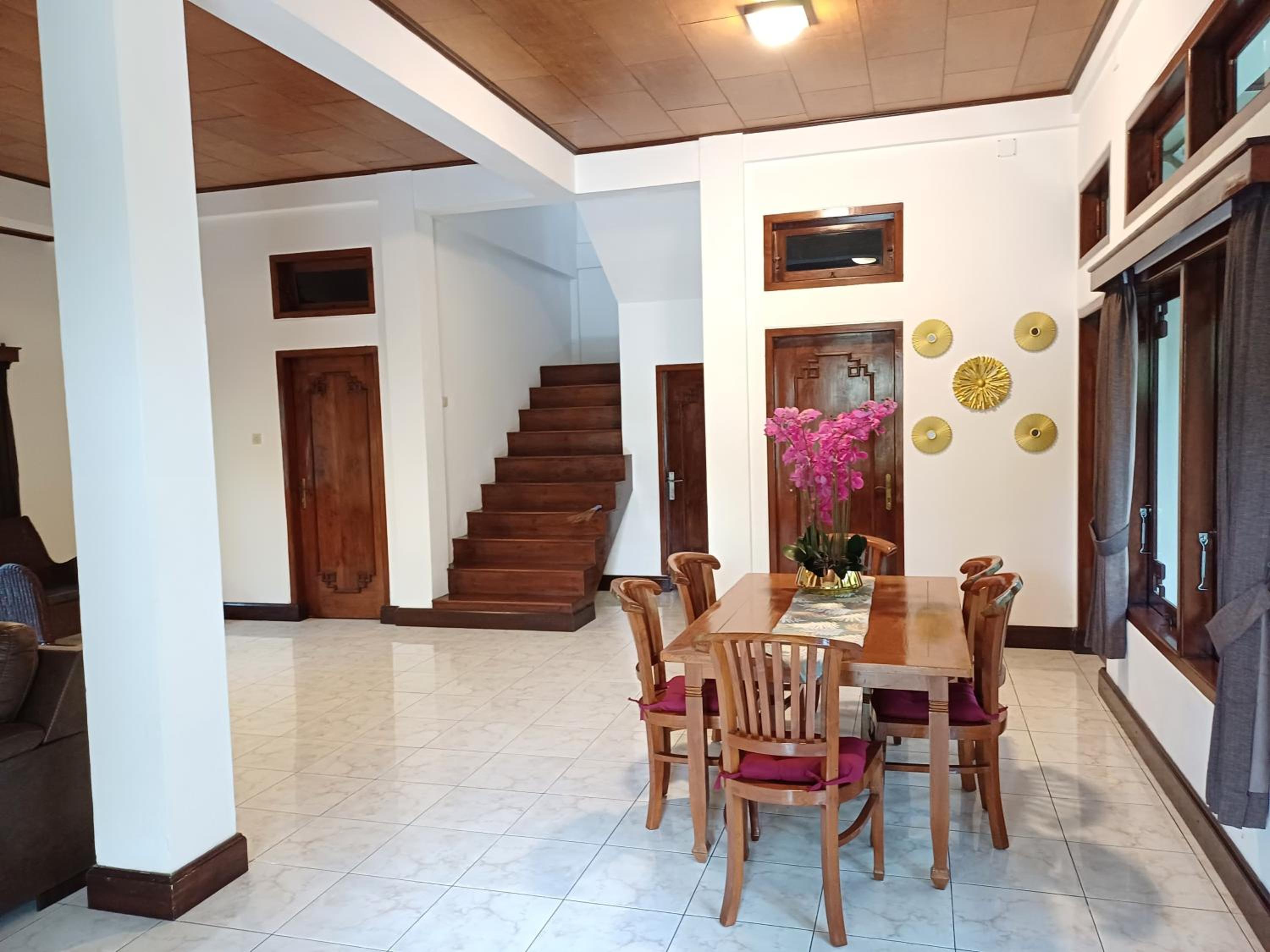 Three-Bedroom Villa - Photo 4