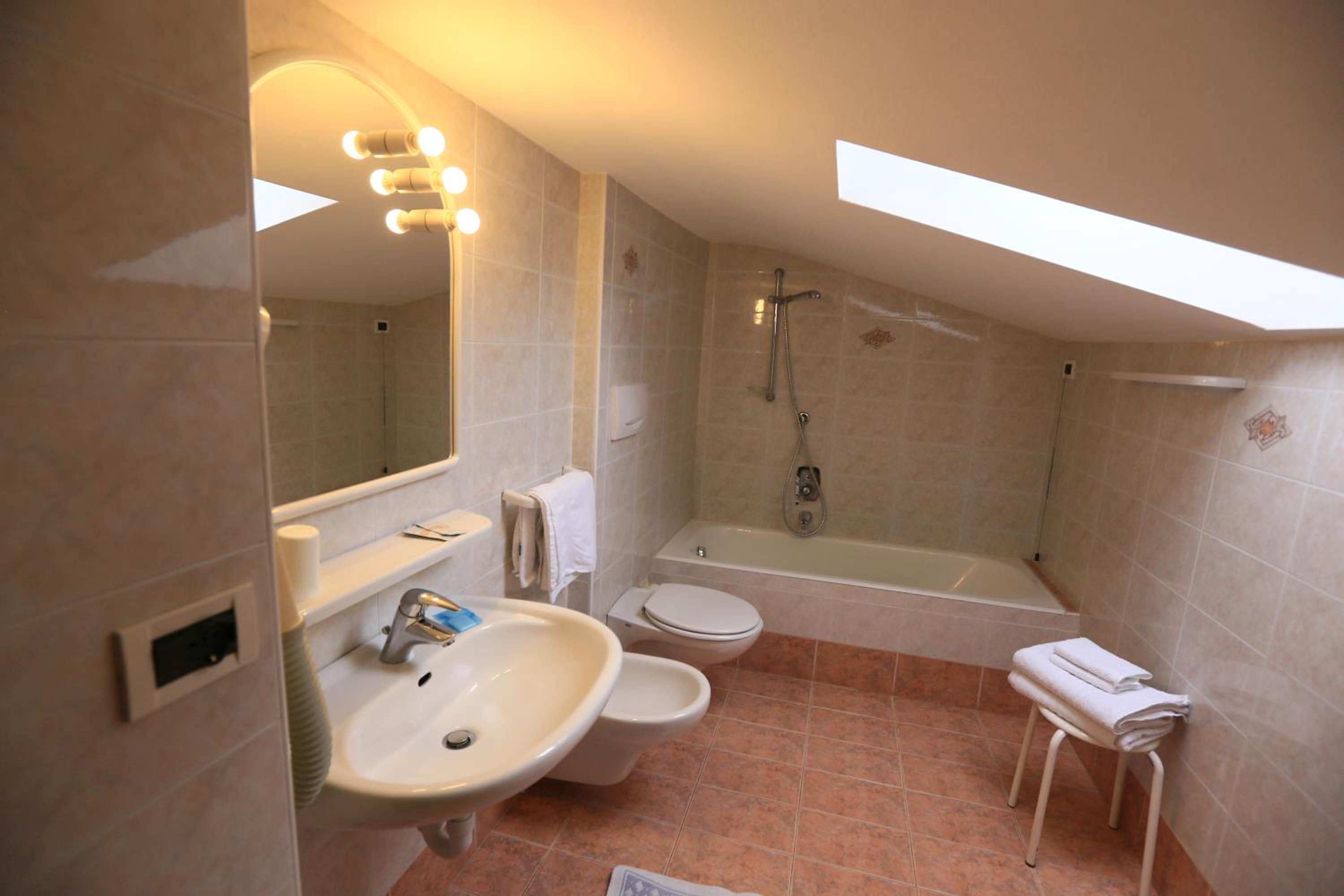 Double Room - Photo 2