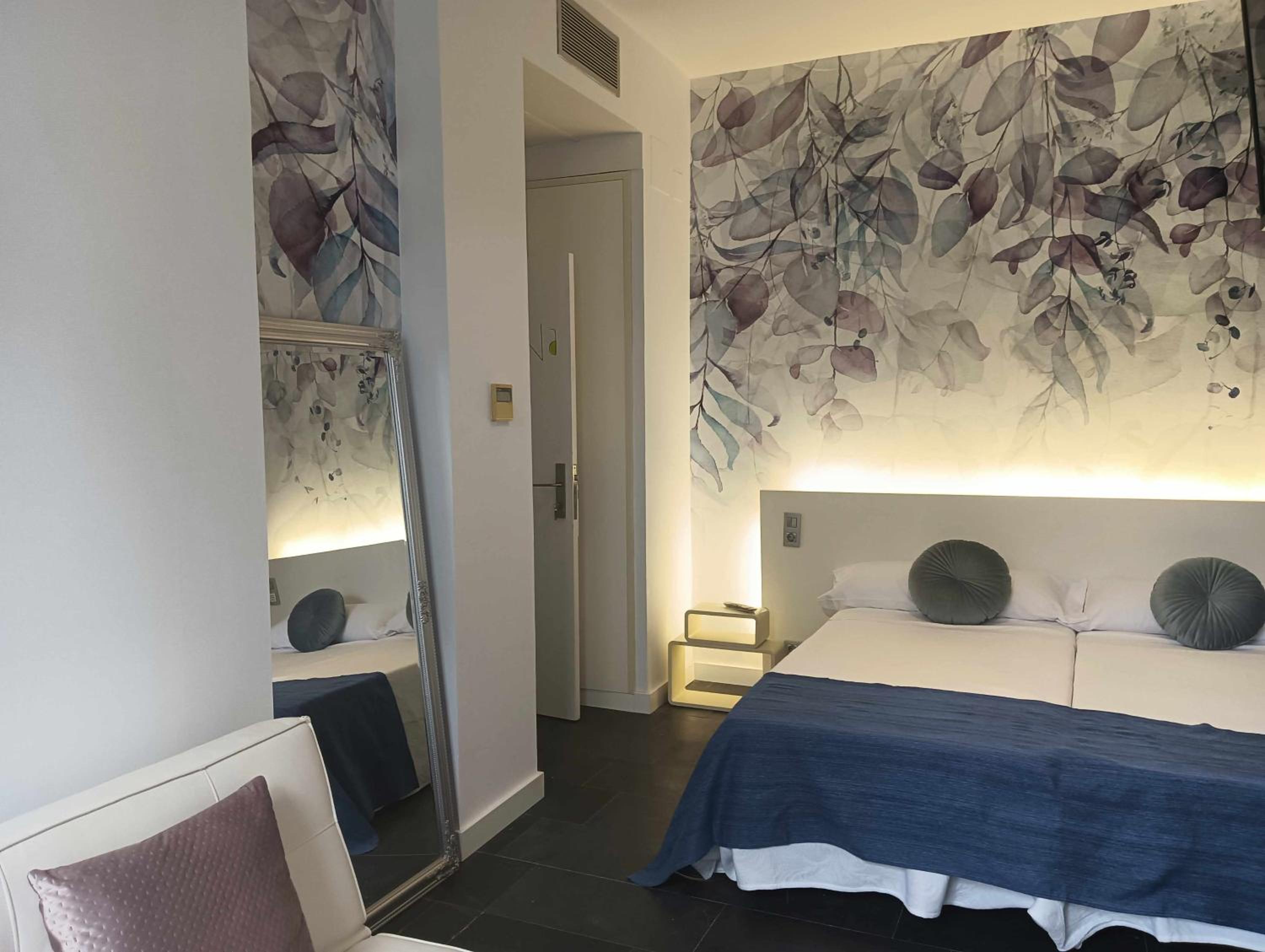 Deluxe Double Room with Balcony - Photo 1