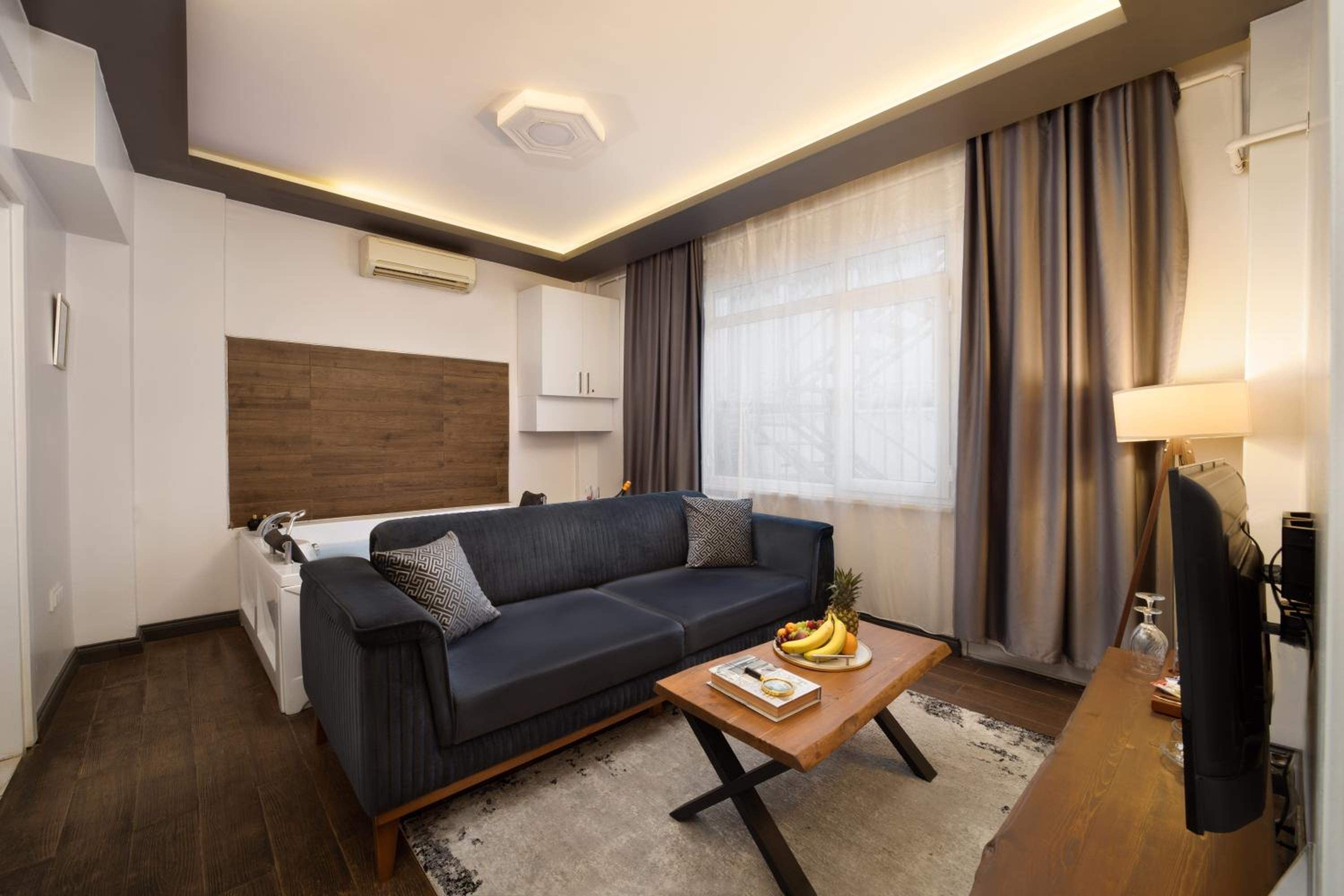 Suite with Spa Bath photo 3