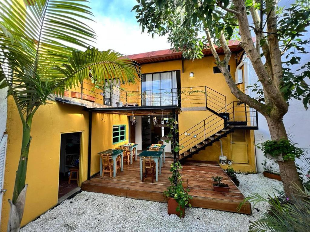 Five-Bedroom House photo 2