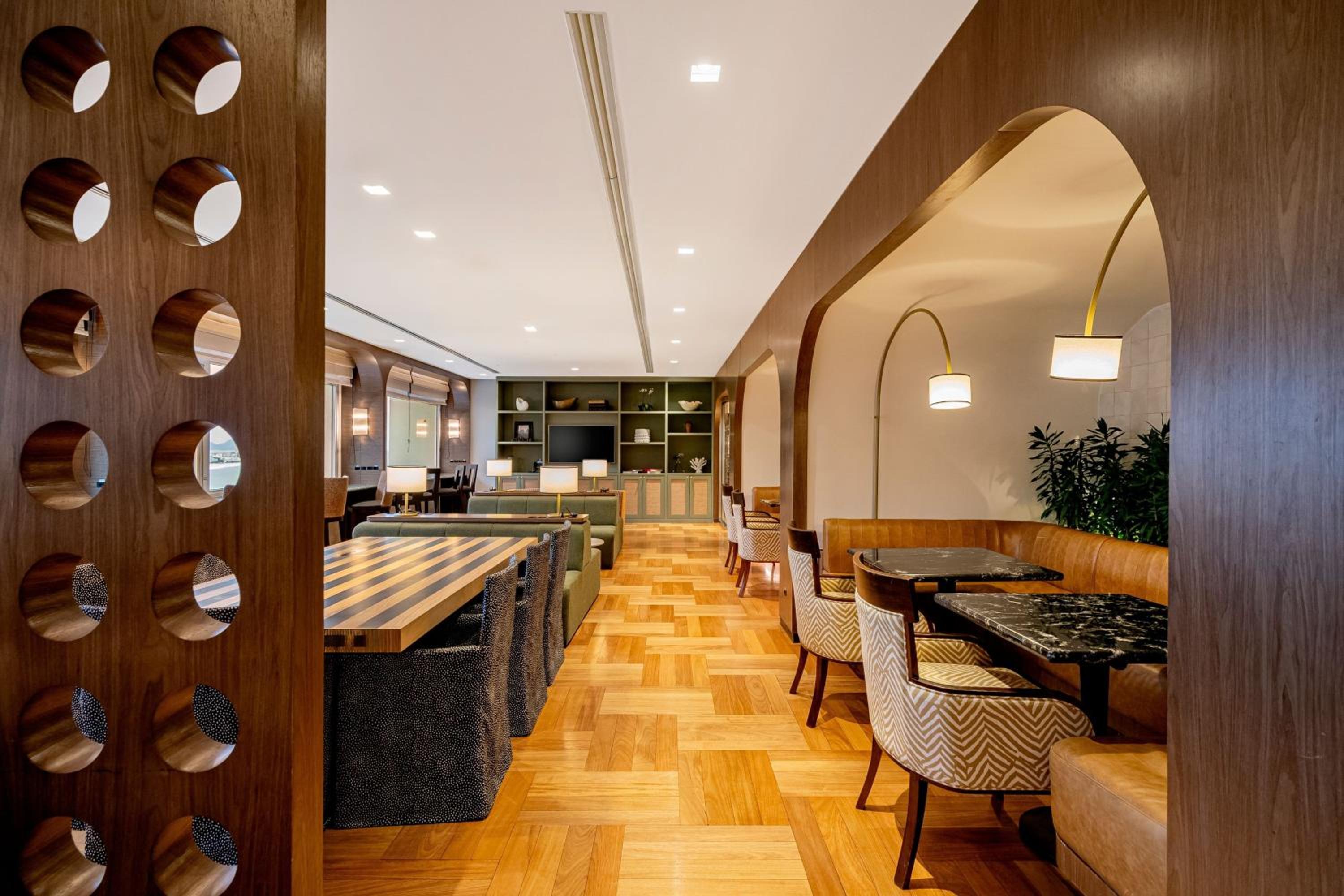 Club King Room, Club level, Guest room, 1 King, High floor thumbnail 6