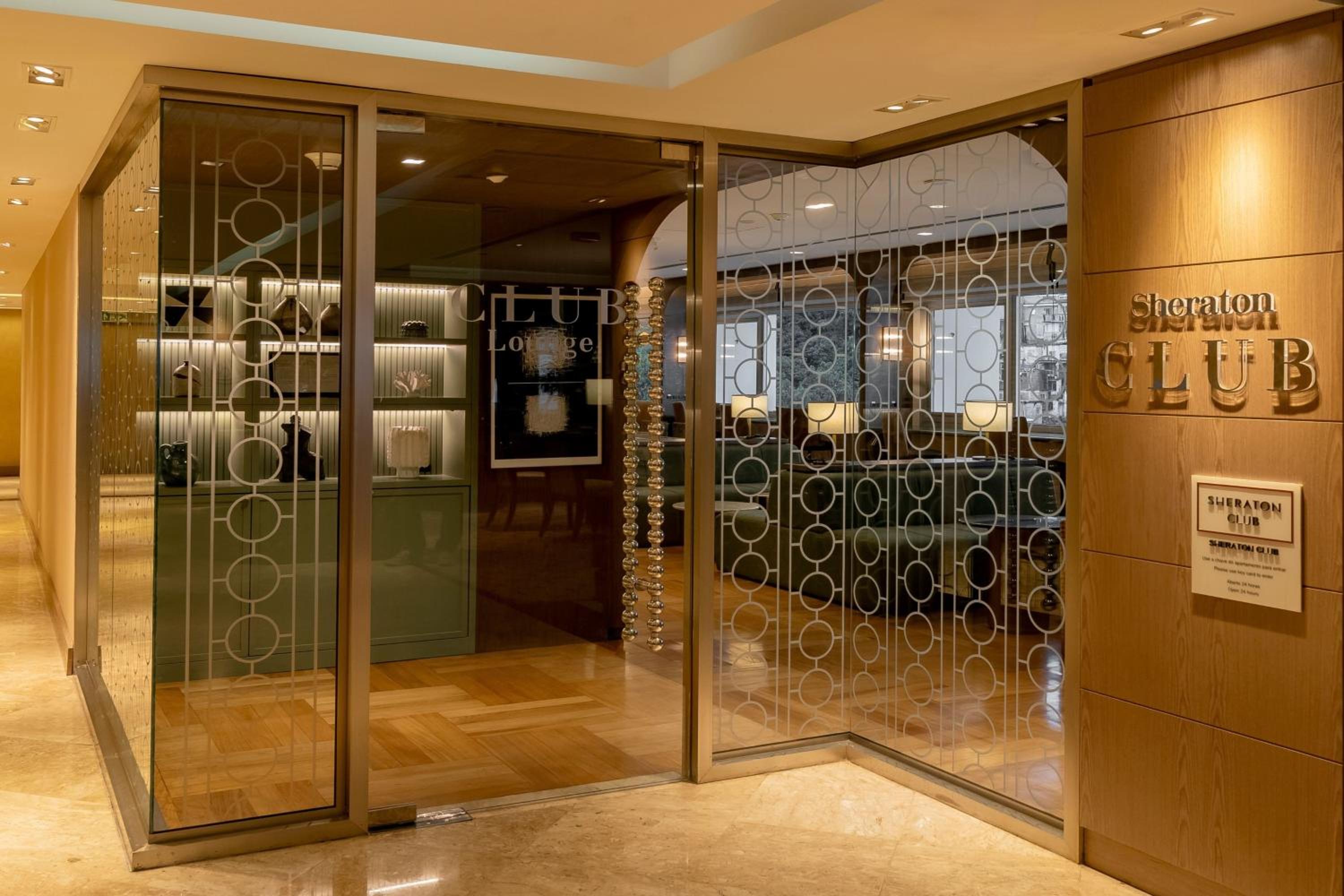Duplex Suite, Club lounge access, 1 Bedroom Bi-level Suite thumbnail 5