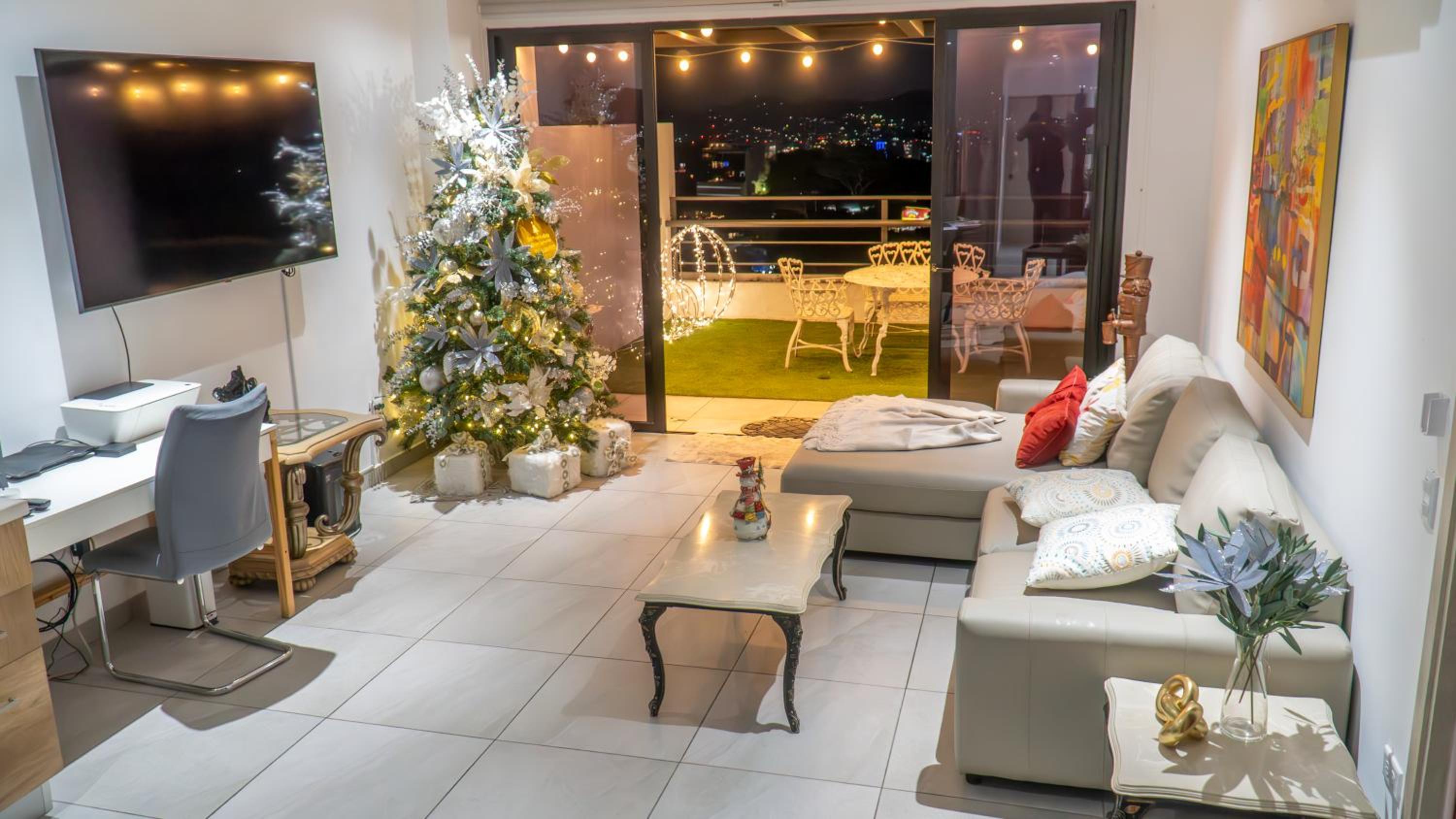 Three-Bedroom Premium Apartment with Balcony photo 1