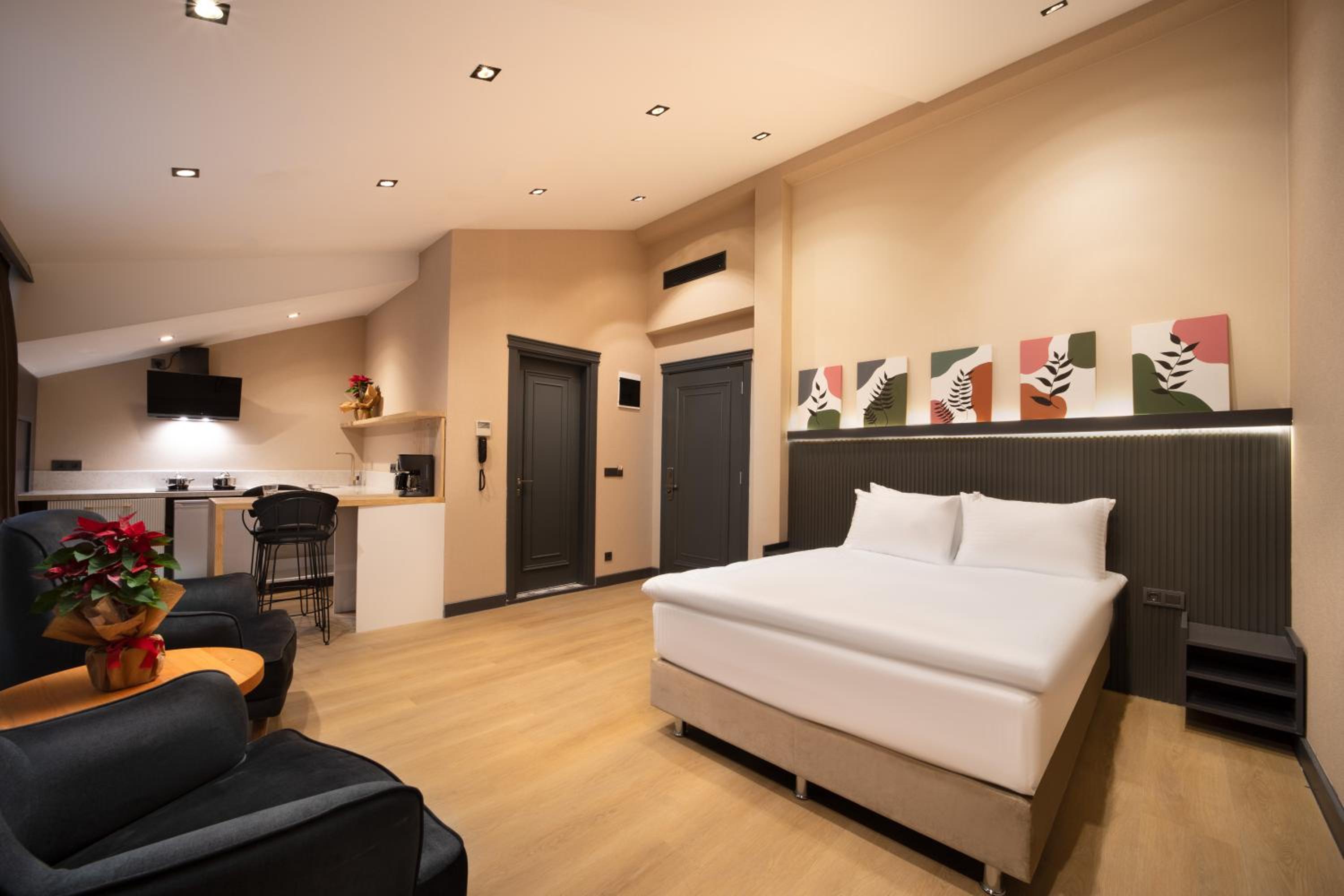 Junior Suite with Balcony photo 1