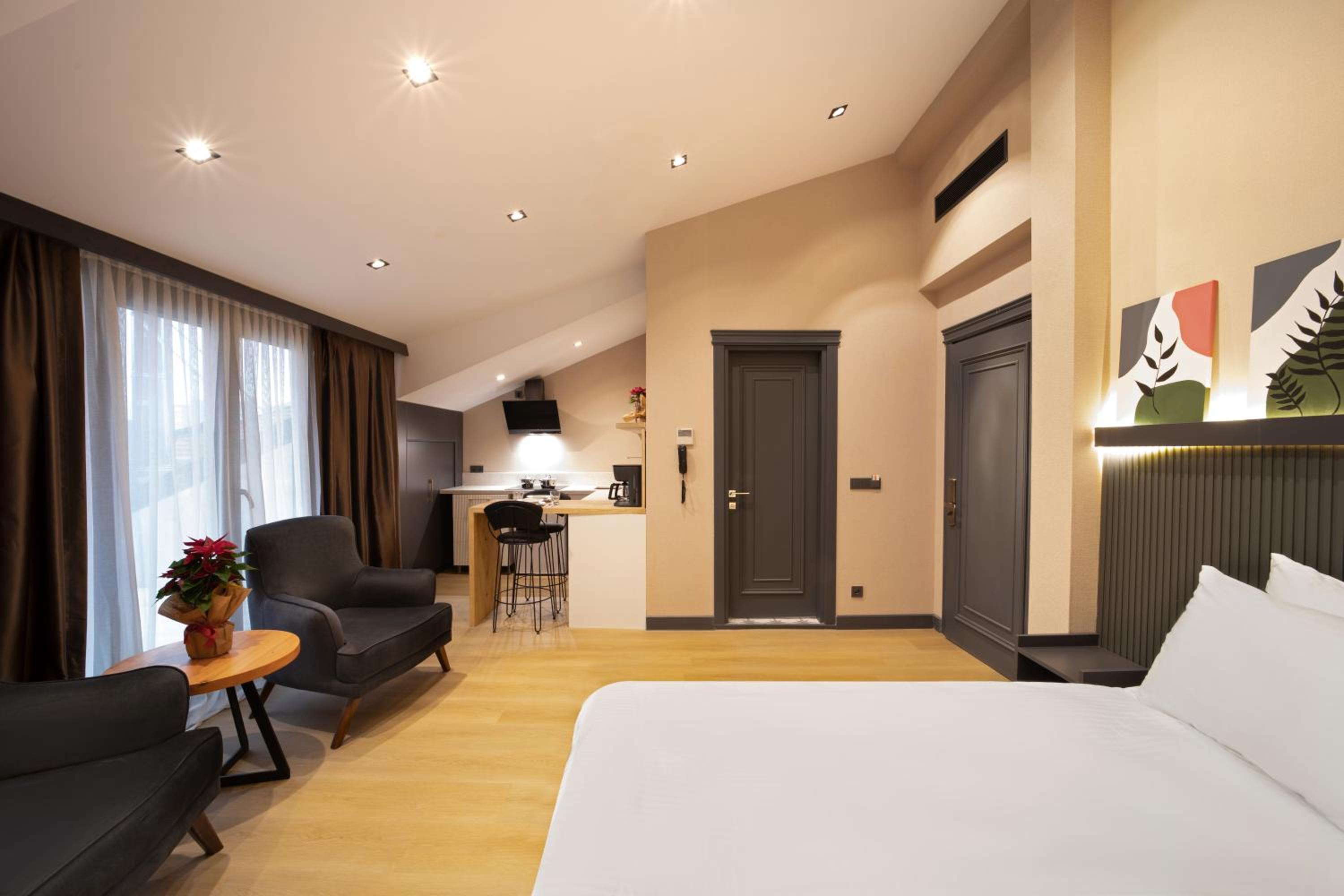 Junior Suite with Balcony photo 2