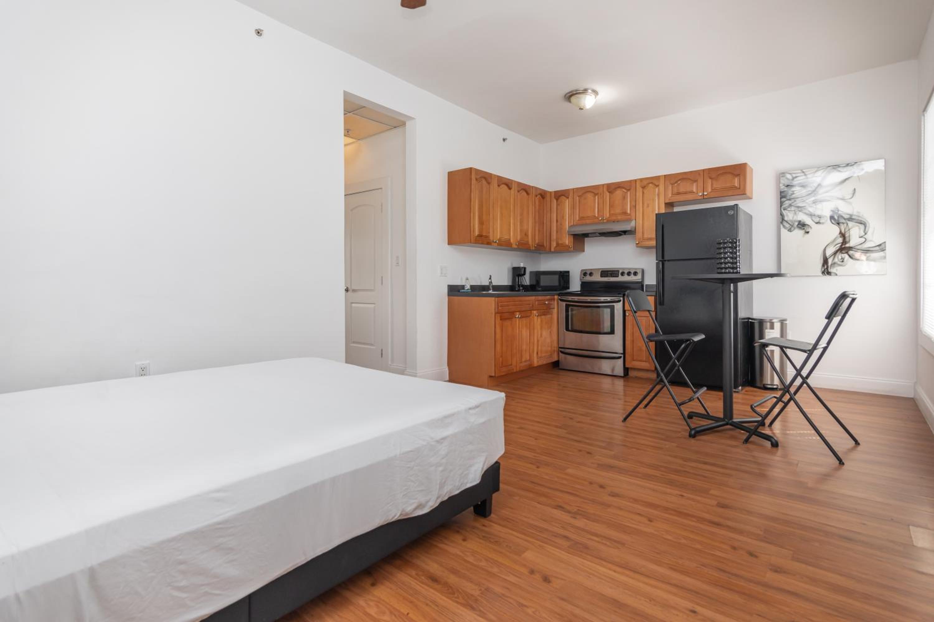 One-Bedroom Apartment photo 2
