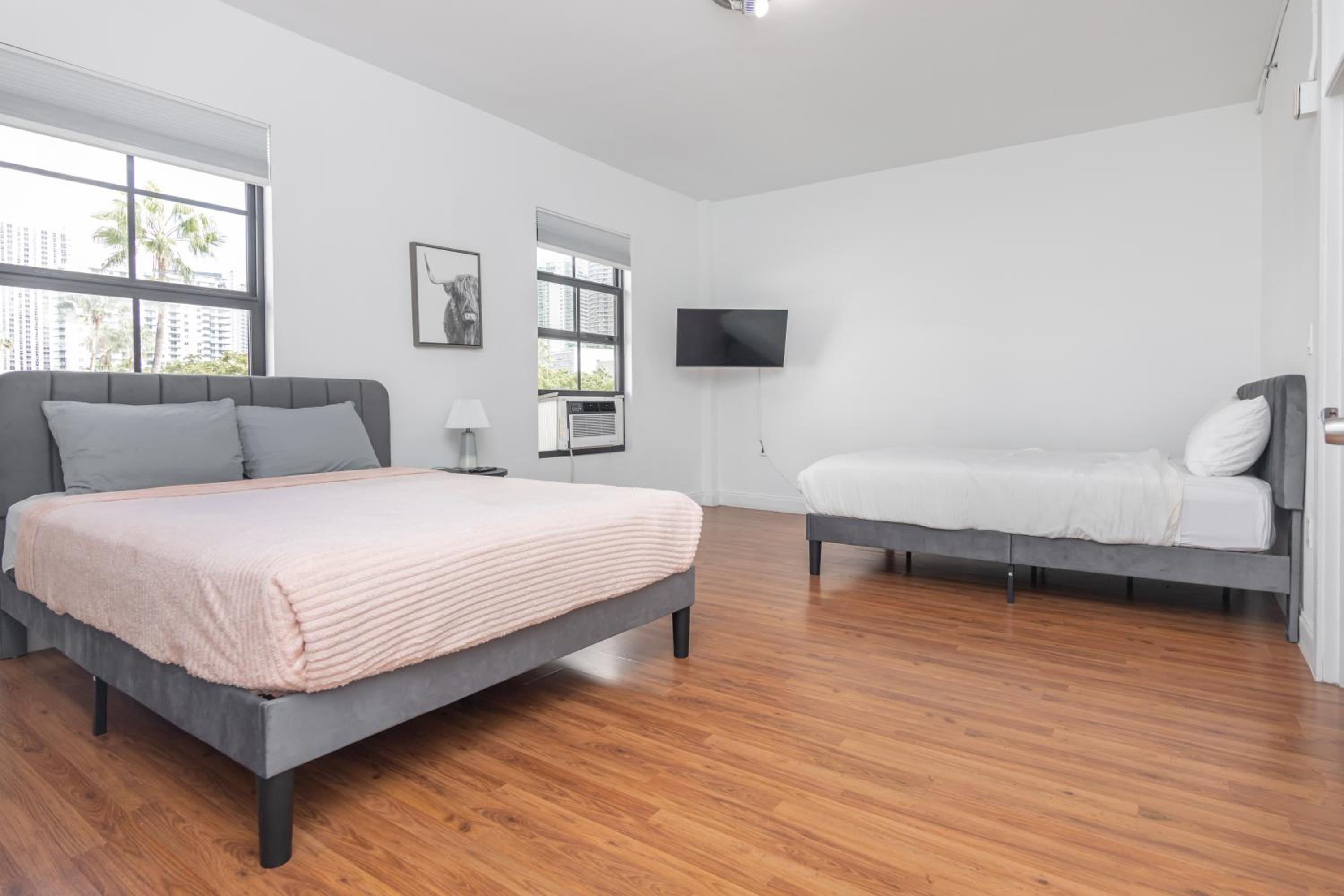 One-Bedroom Apartment photo 1