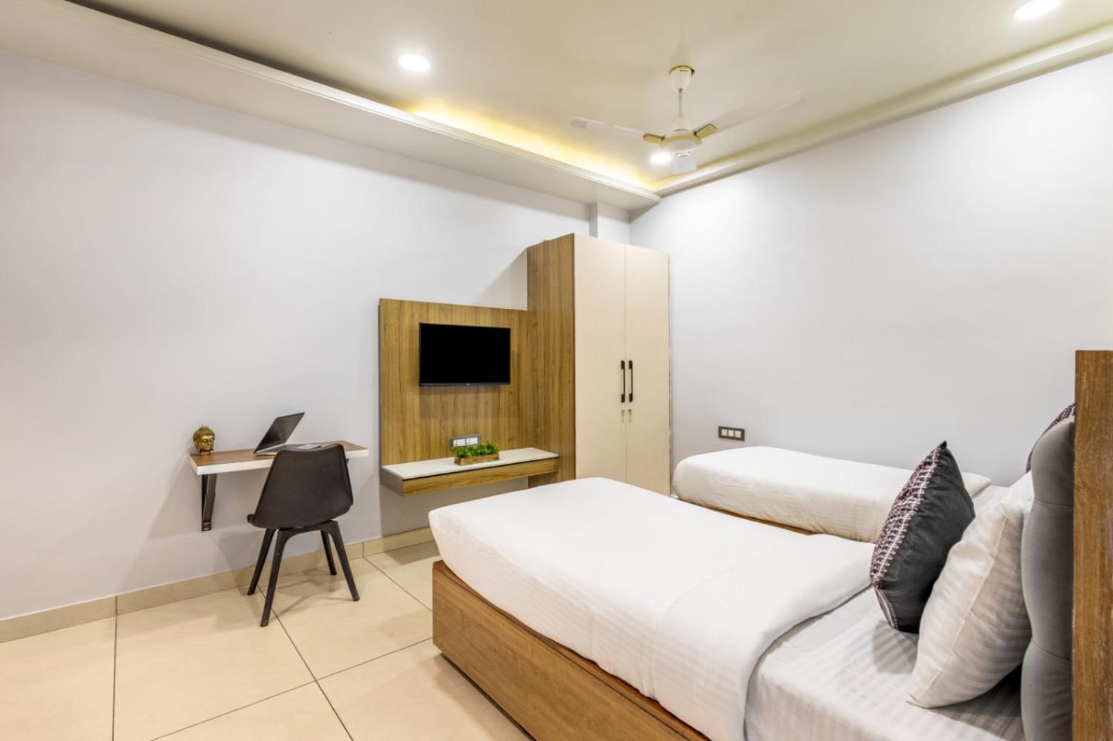 Standard Twin Room - Photo 4