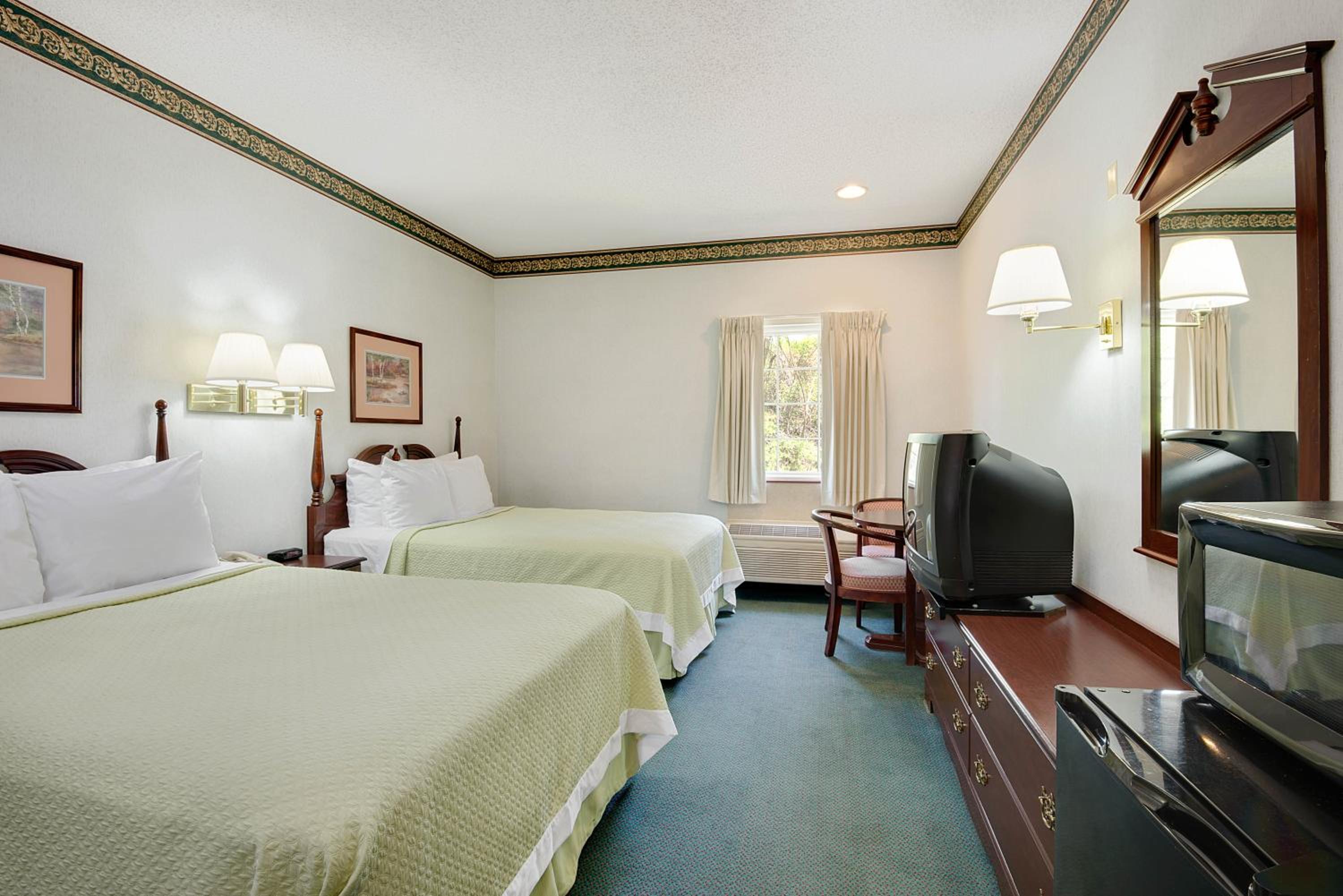 Queen Room - Non-Smoking - Photo 1