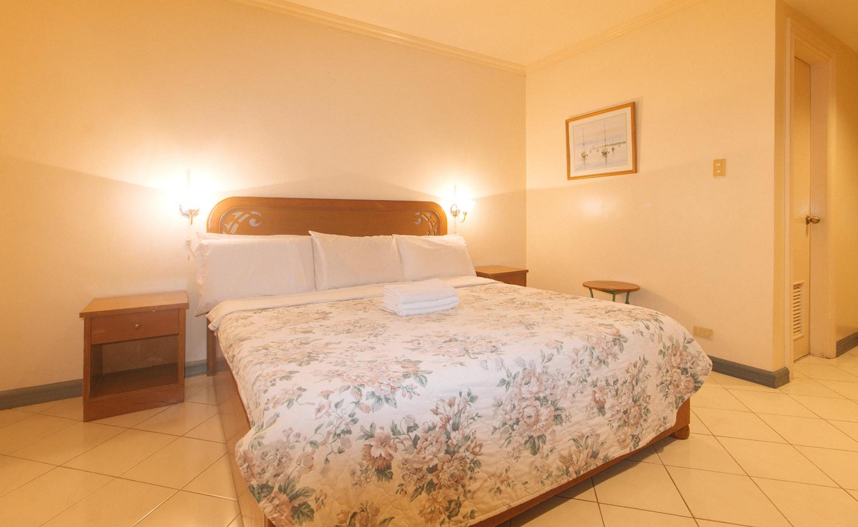 Deluxe Room - Photo 12