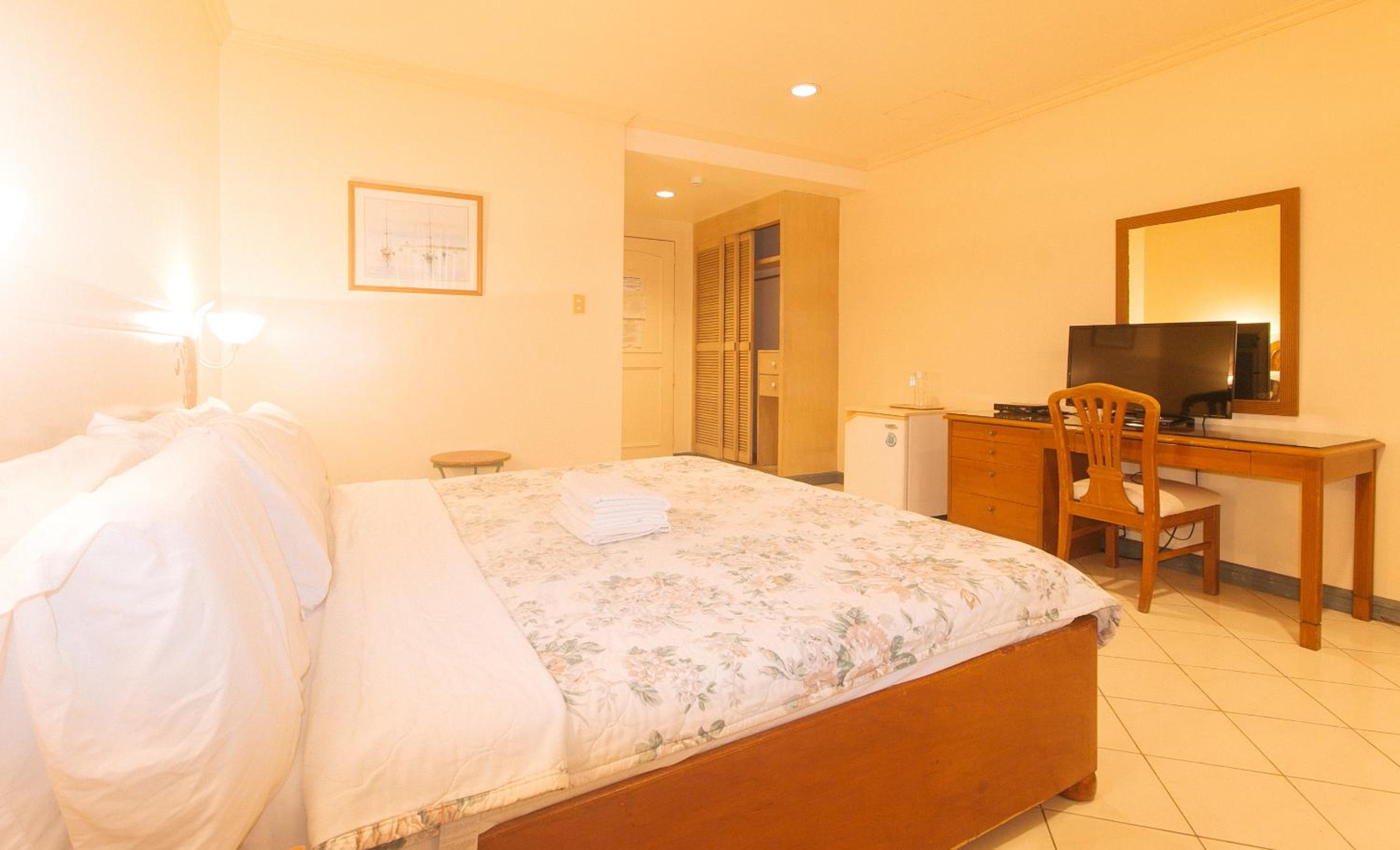 Deluxe Room - Photo 10