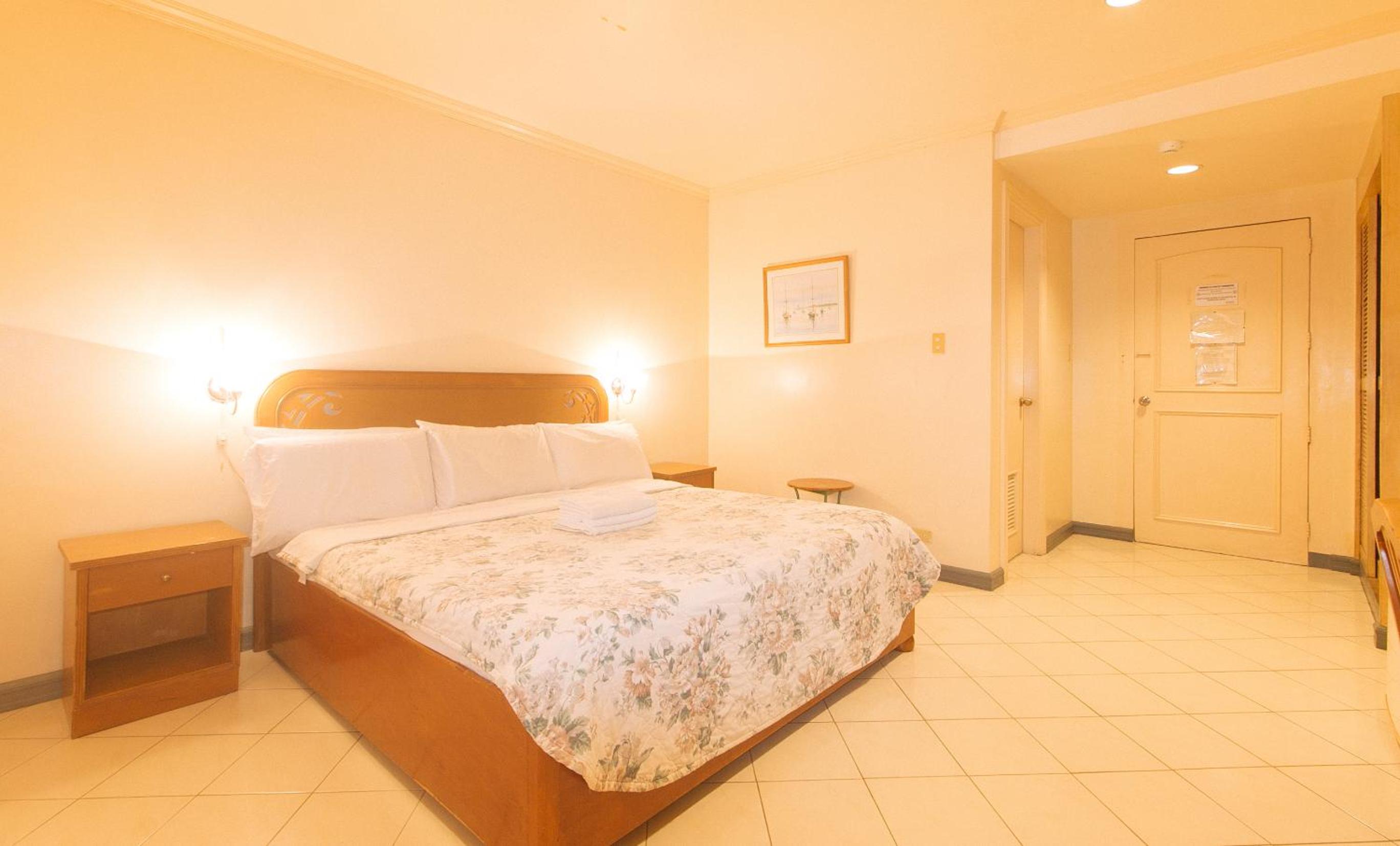 Deluxe Room - Photo 7