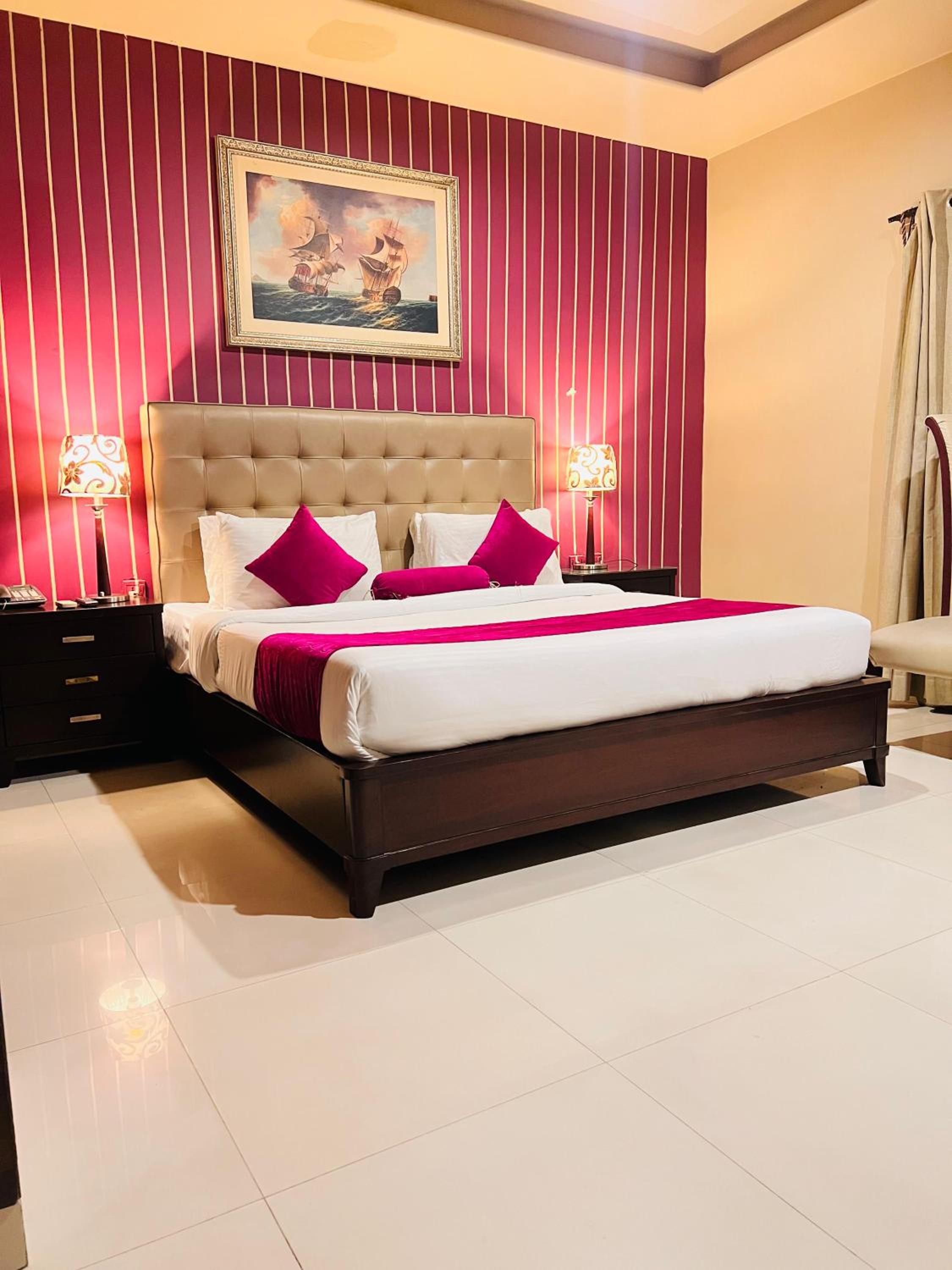Deluxe Double or Twin Room photo 1