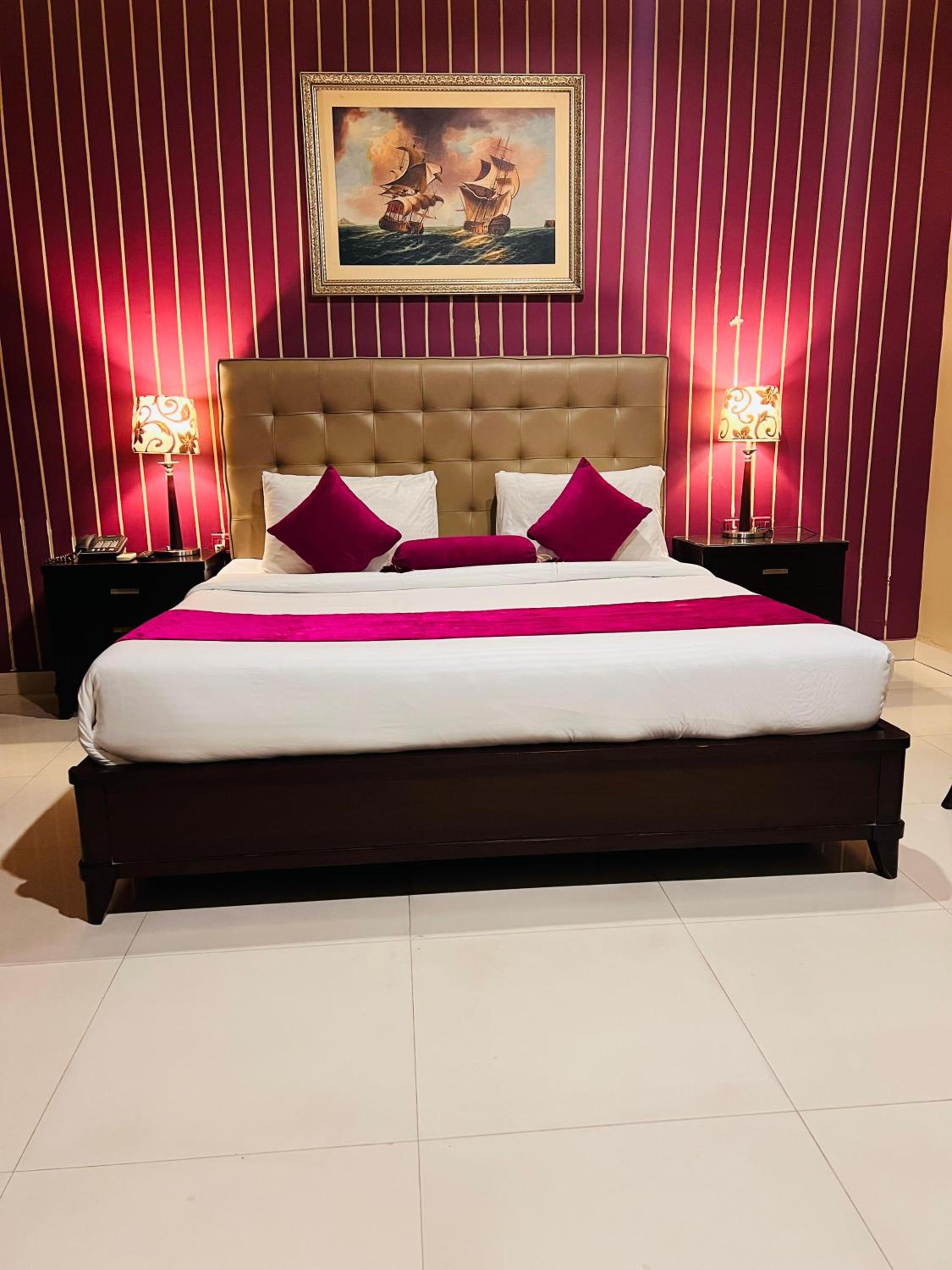 Deluxe Double or Twin Room photo 2