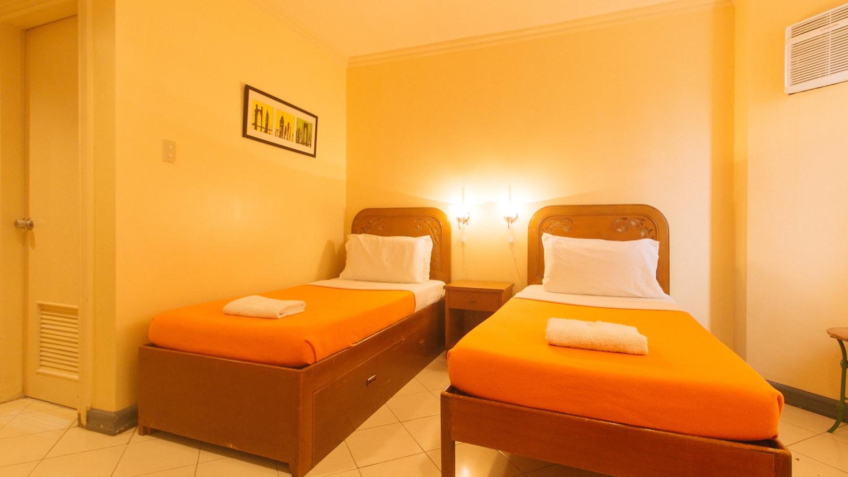 Standard Double Room - Photo 9