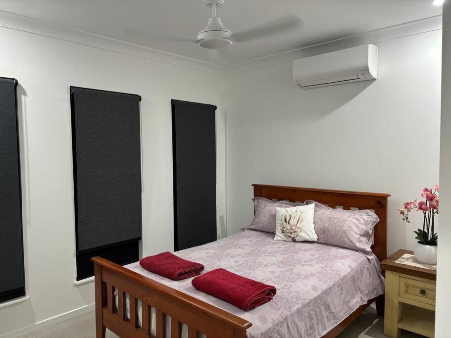 Five-Bedroom House photo 1