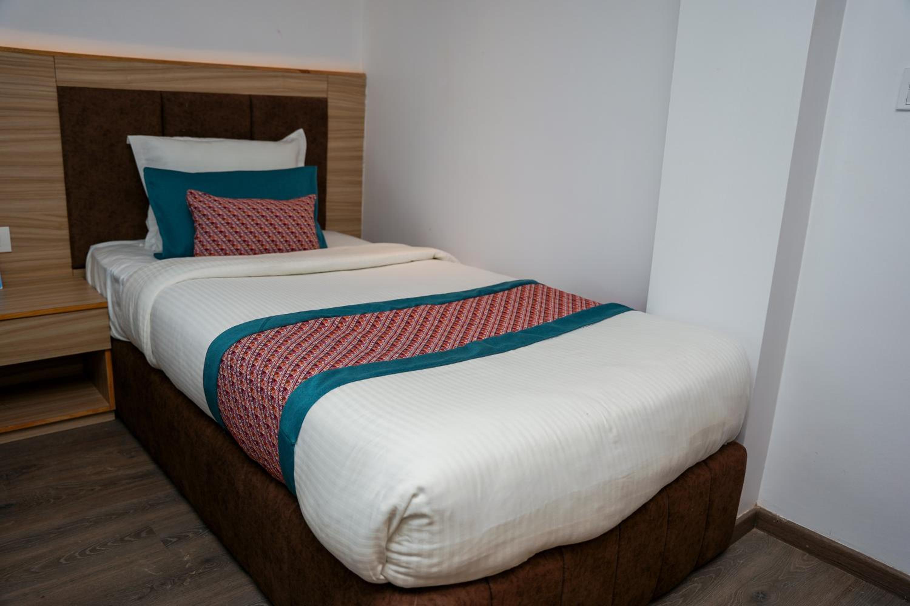 Deluxe Twin Room - Photo 7