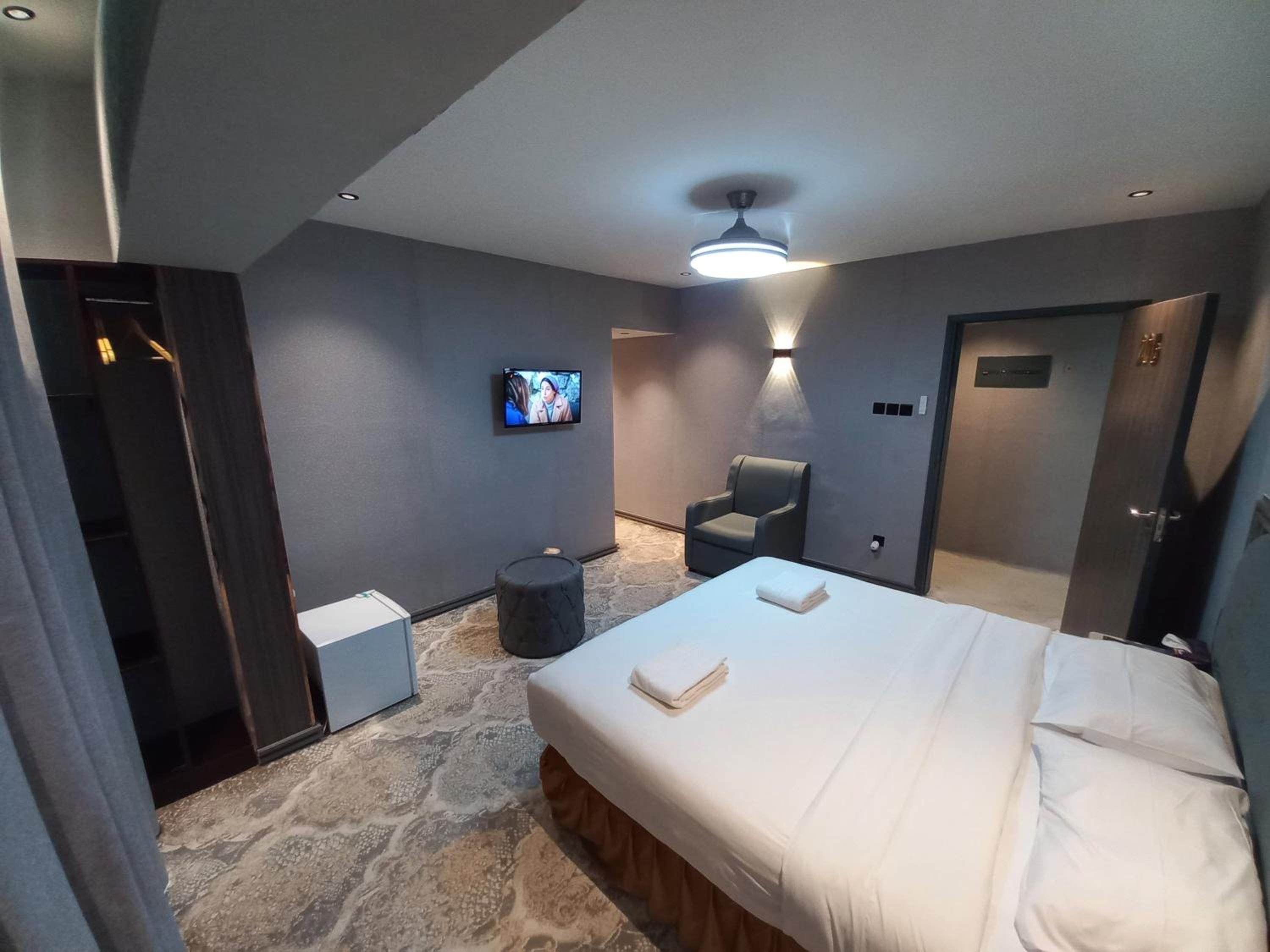 Small Double Room - Photo 6