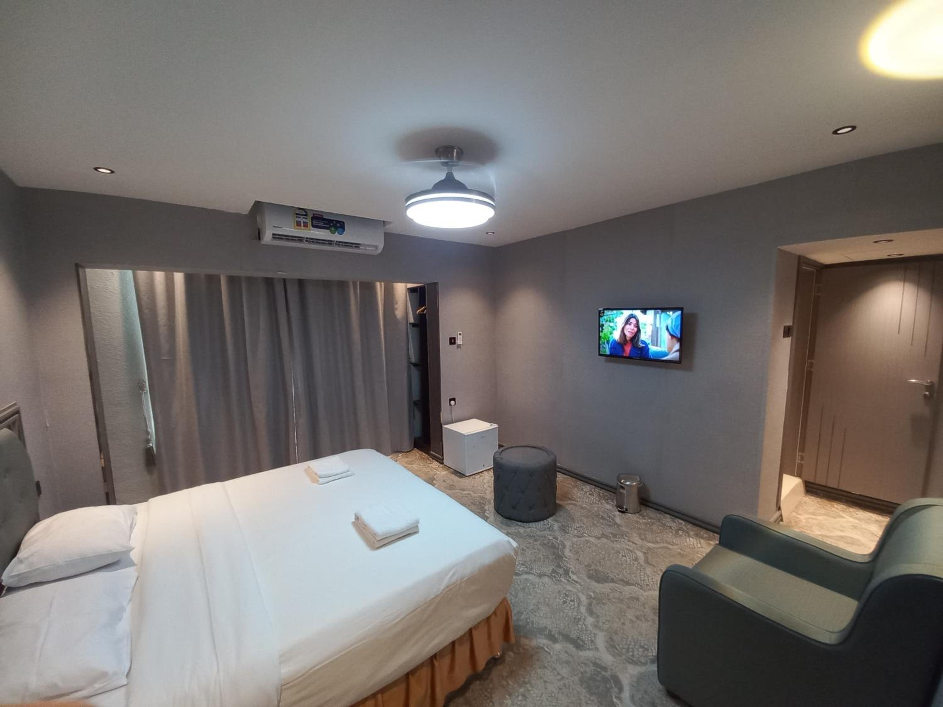 Small Double Room - Photo 3