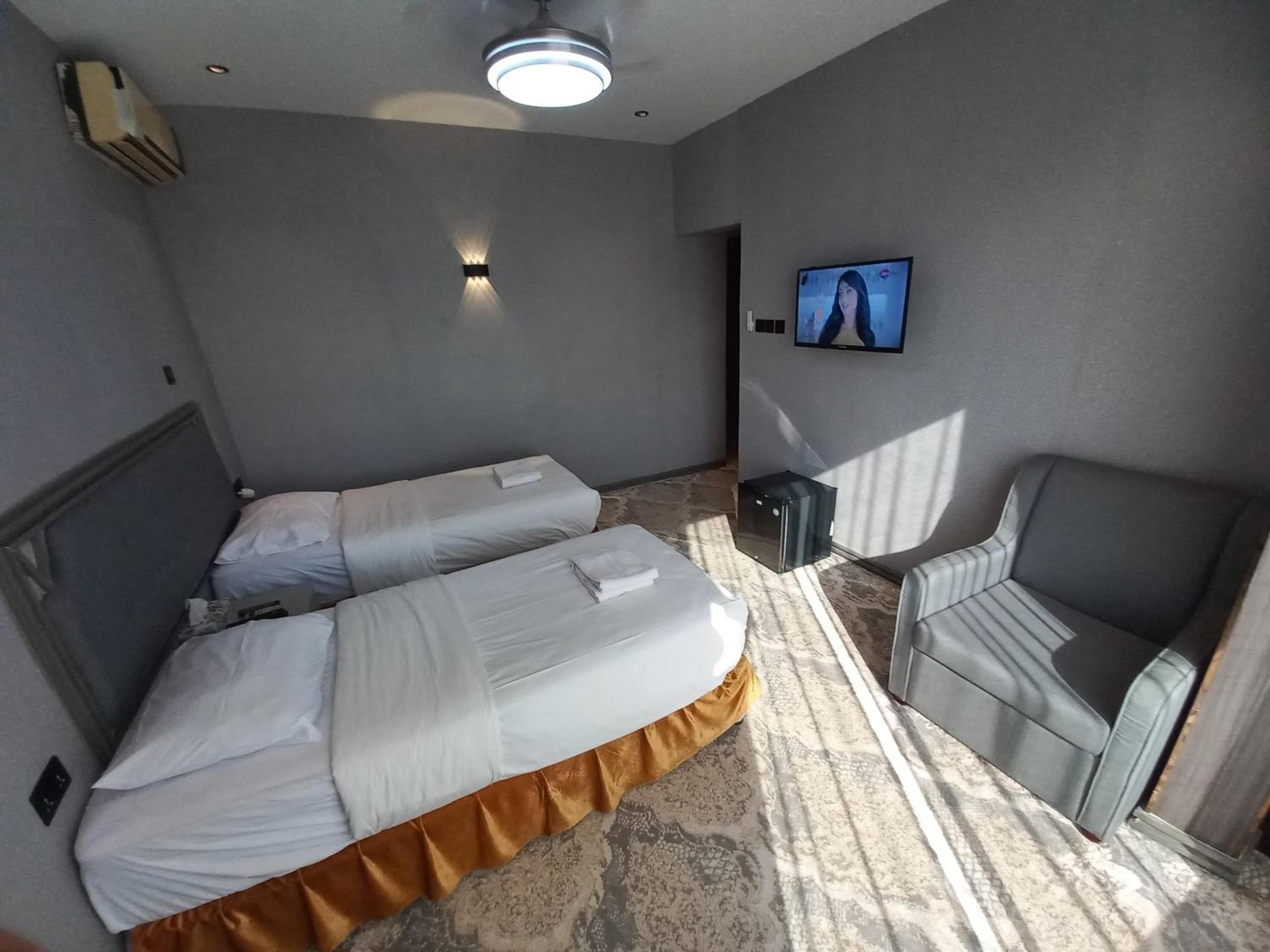 Budget Twin Room photo 2
