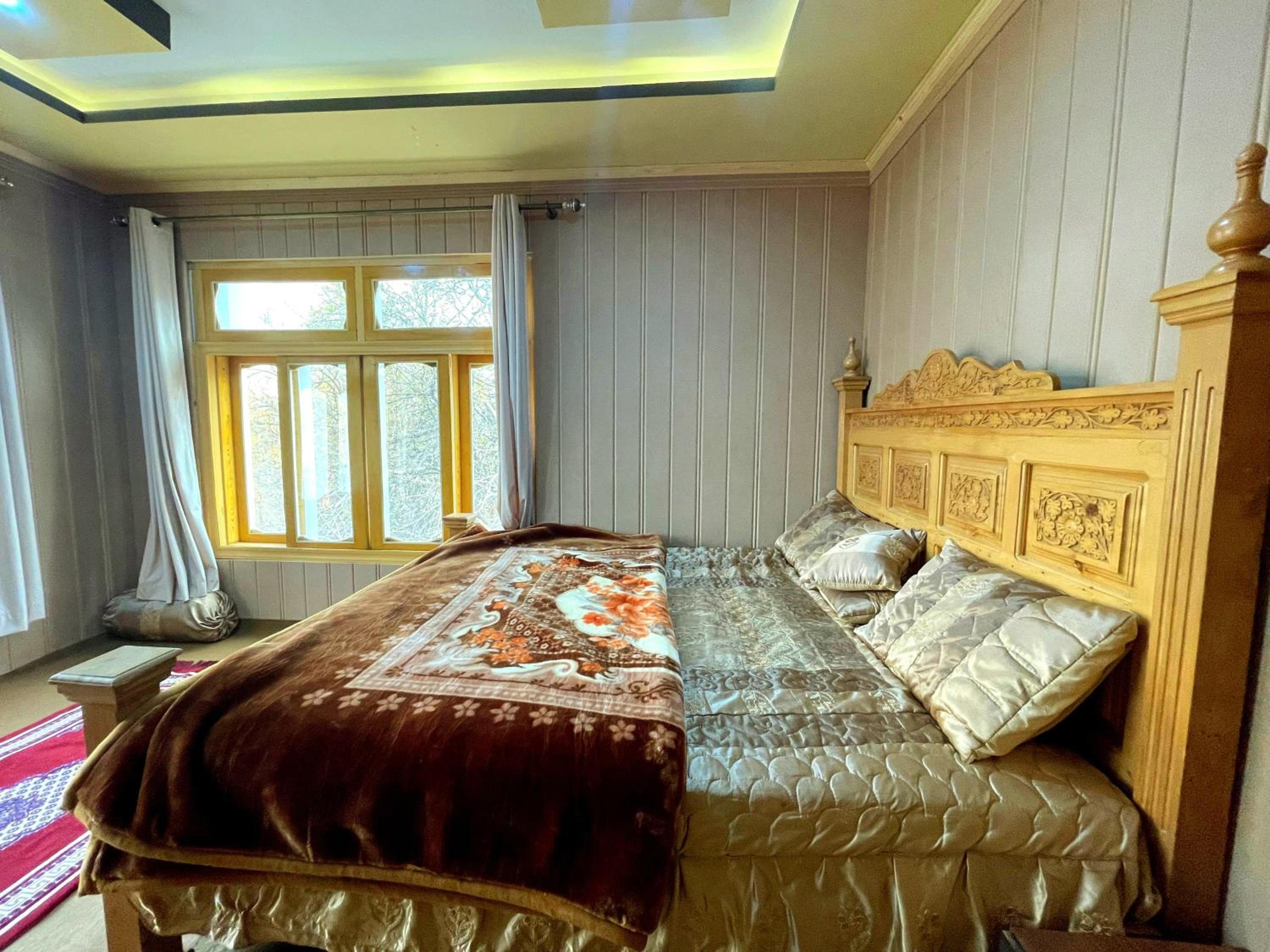 Deluxe King Room photo 1