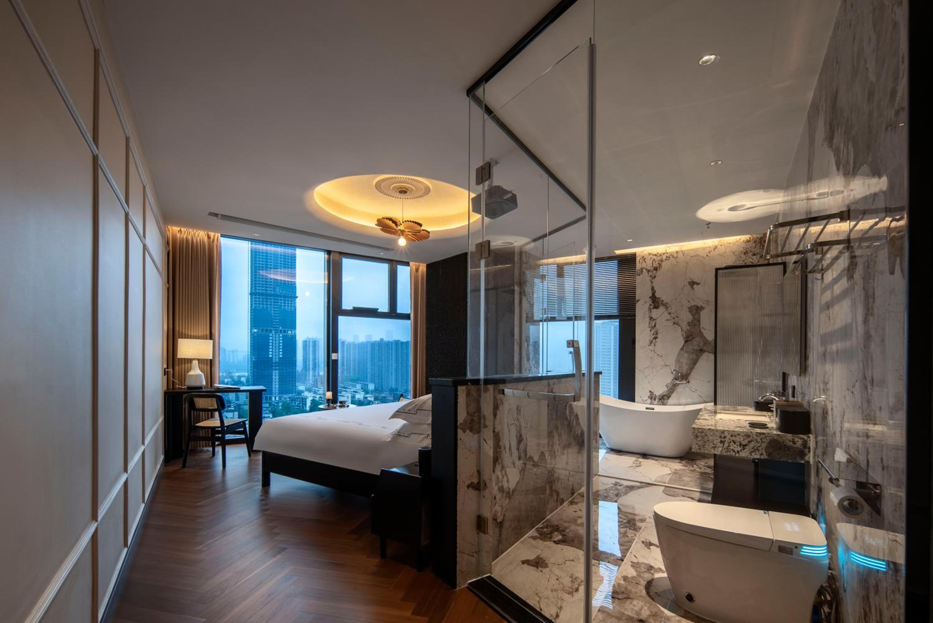 Deluxe Double Room with Bath photo 2