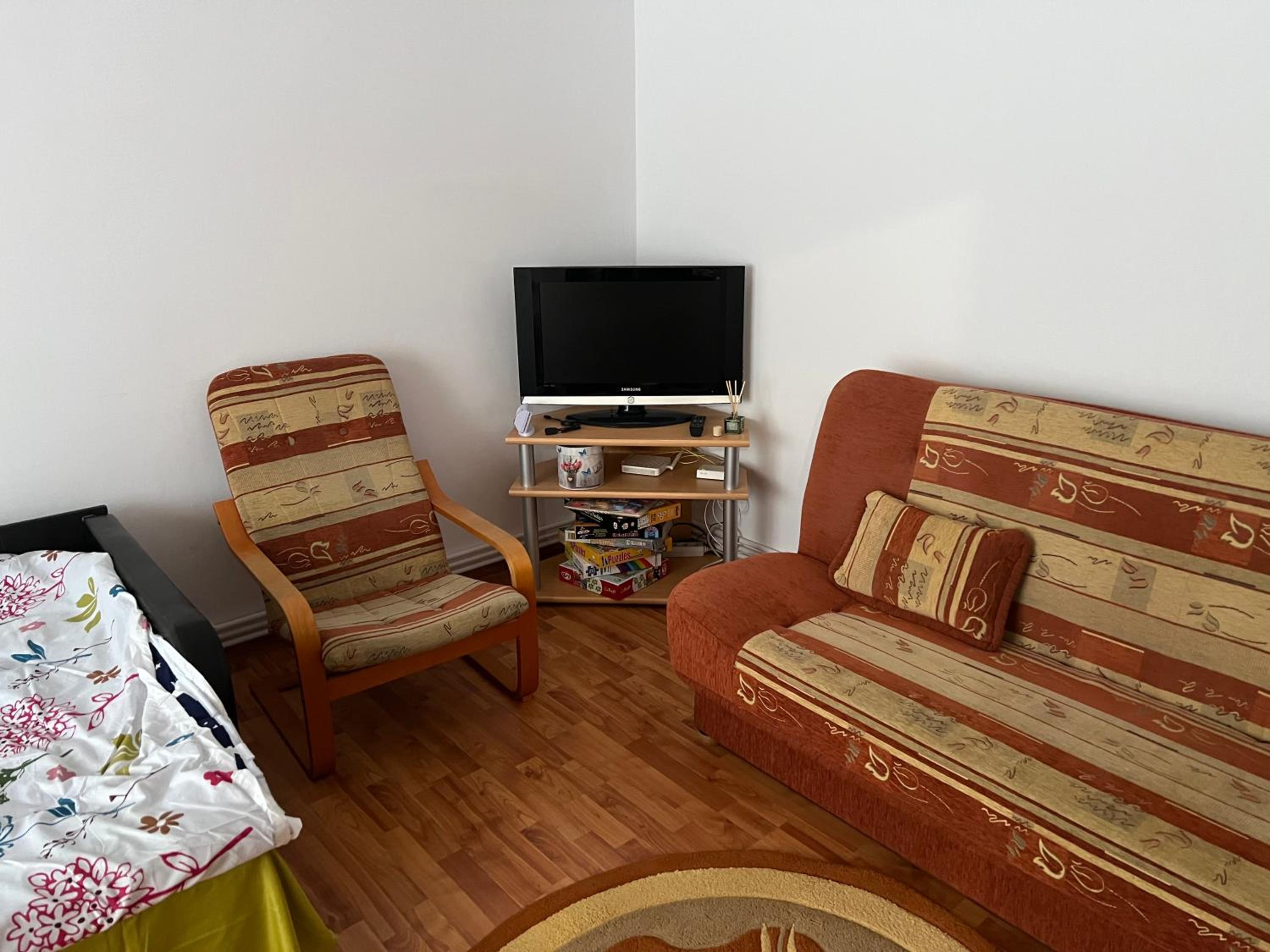 One-Bedroom Apartment photo 1