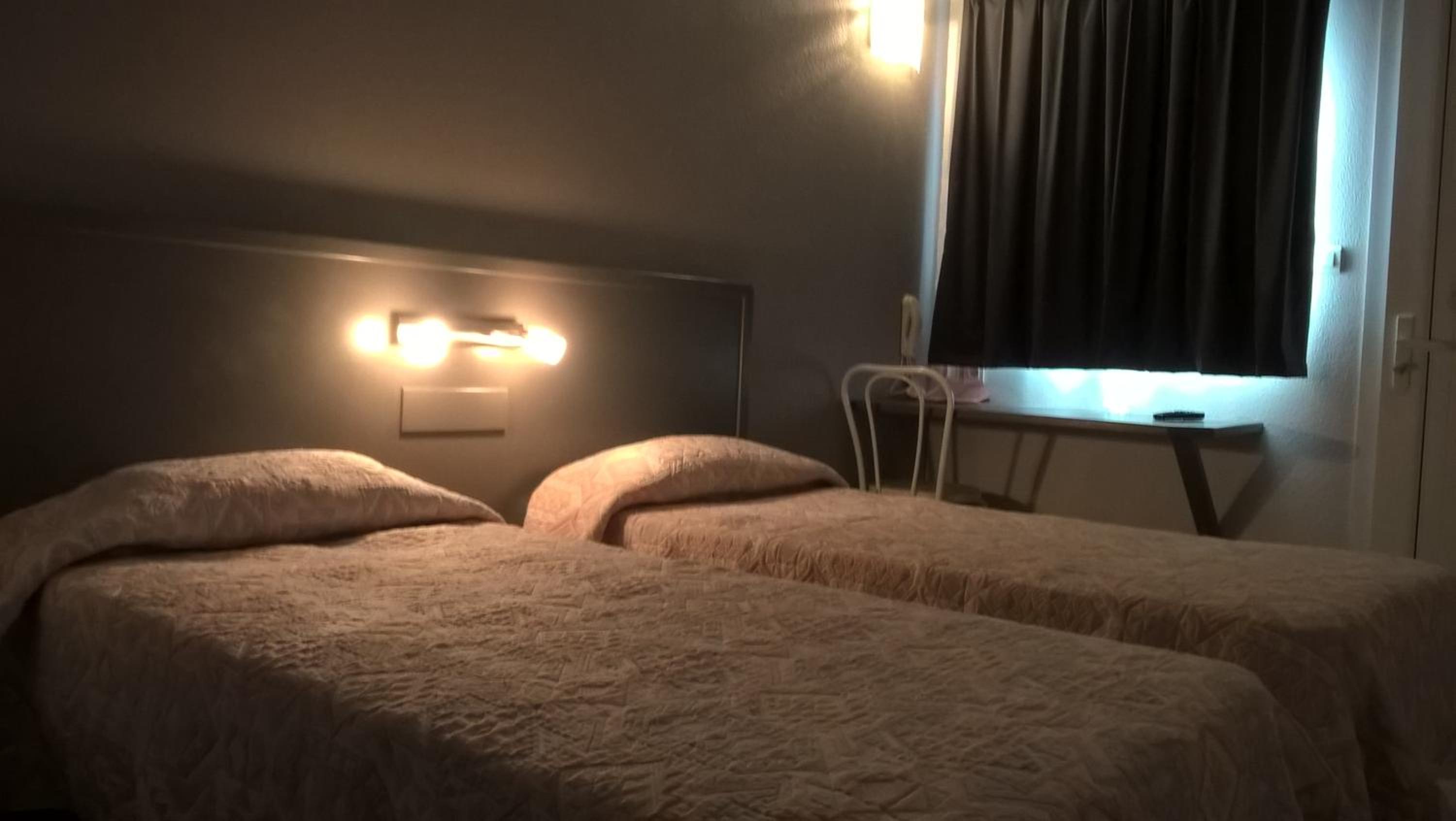 Twin Room - Photo 4