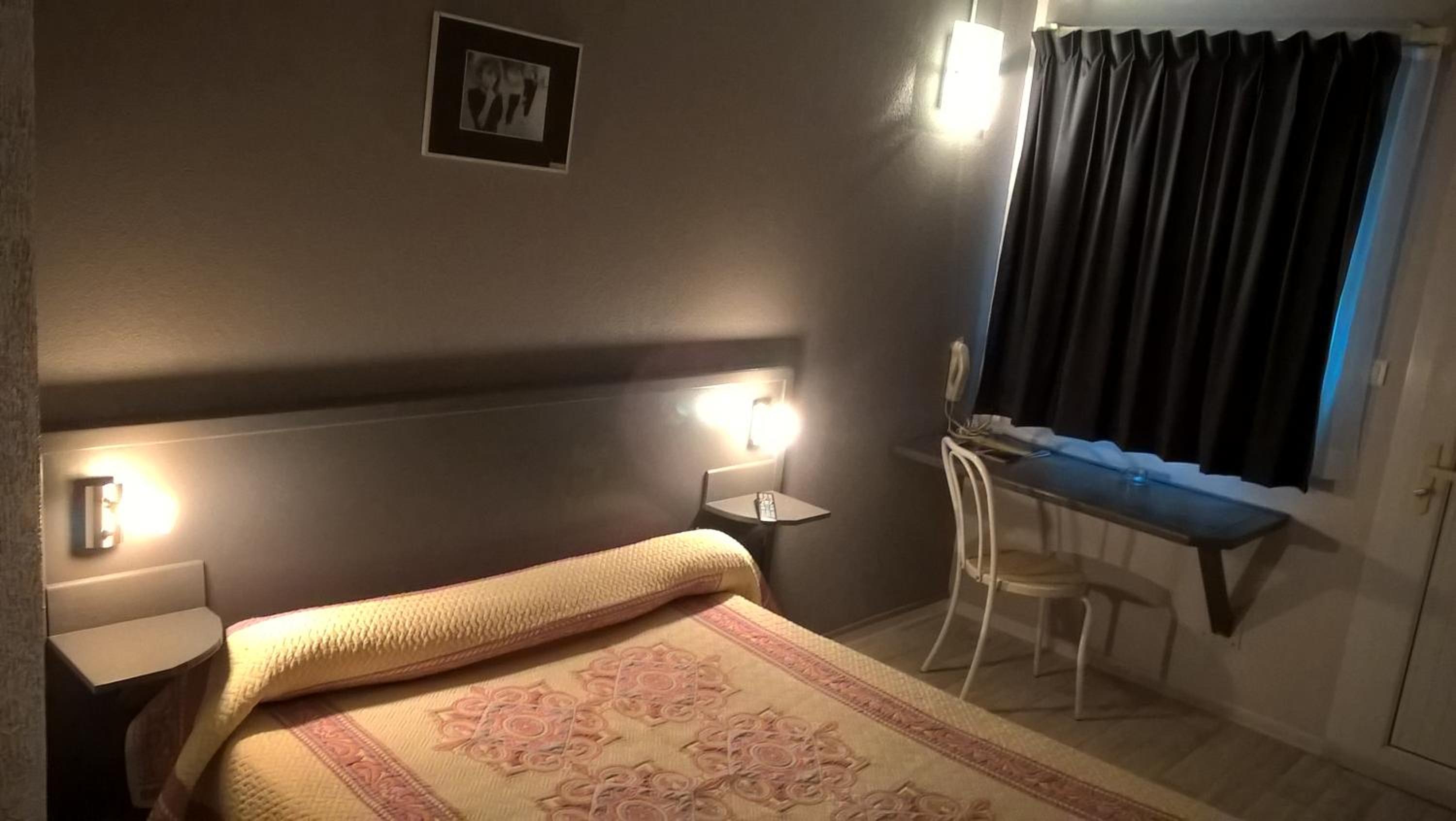 Double Room - Photo 5