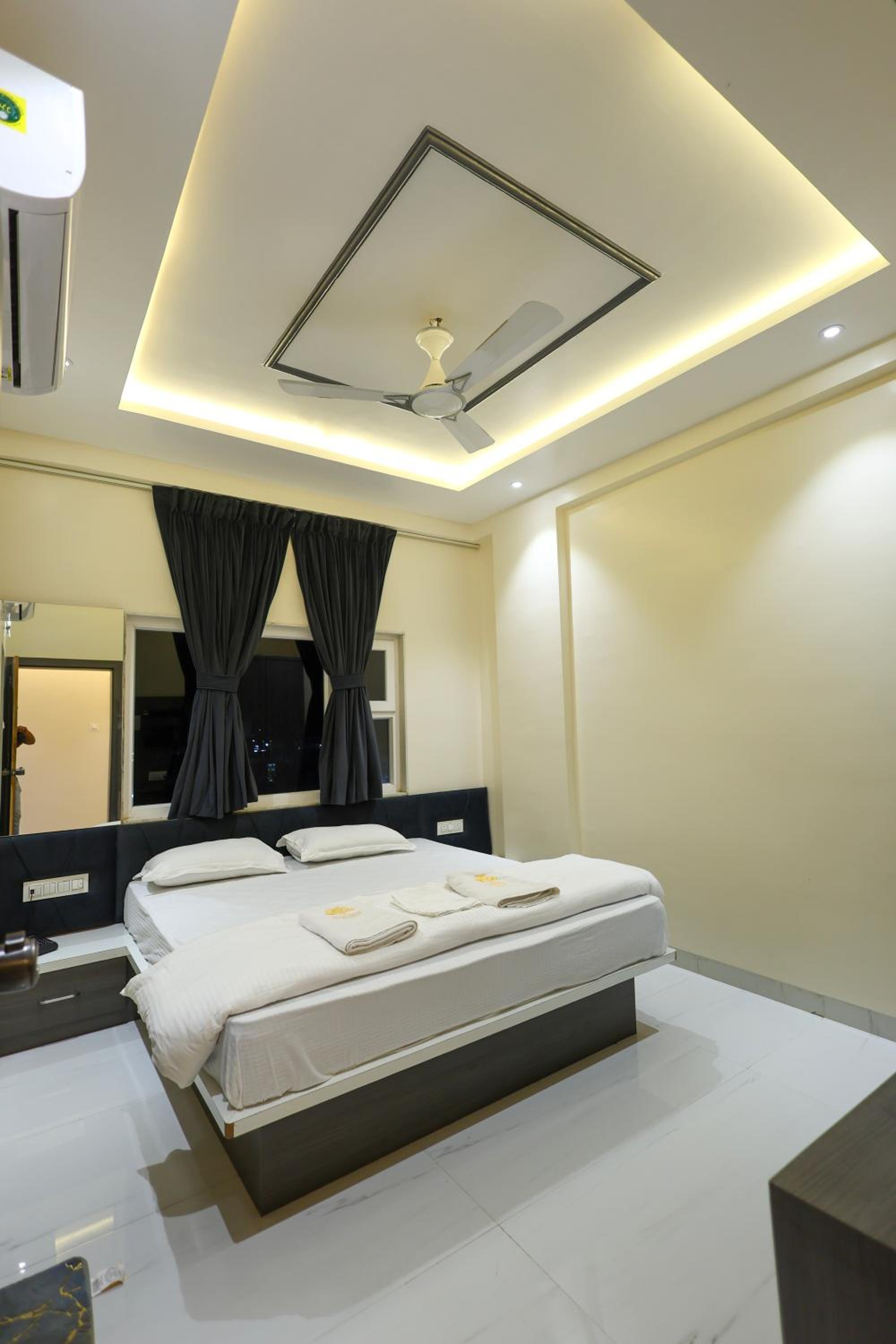 Standard Queen Room
