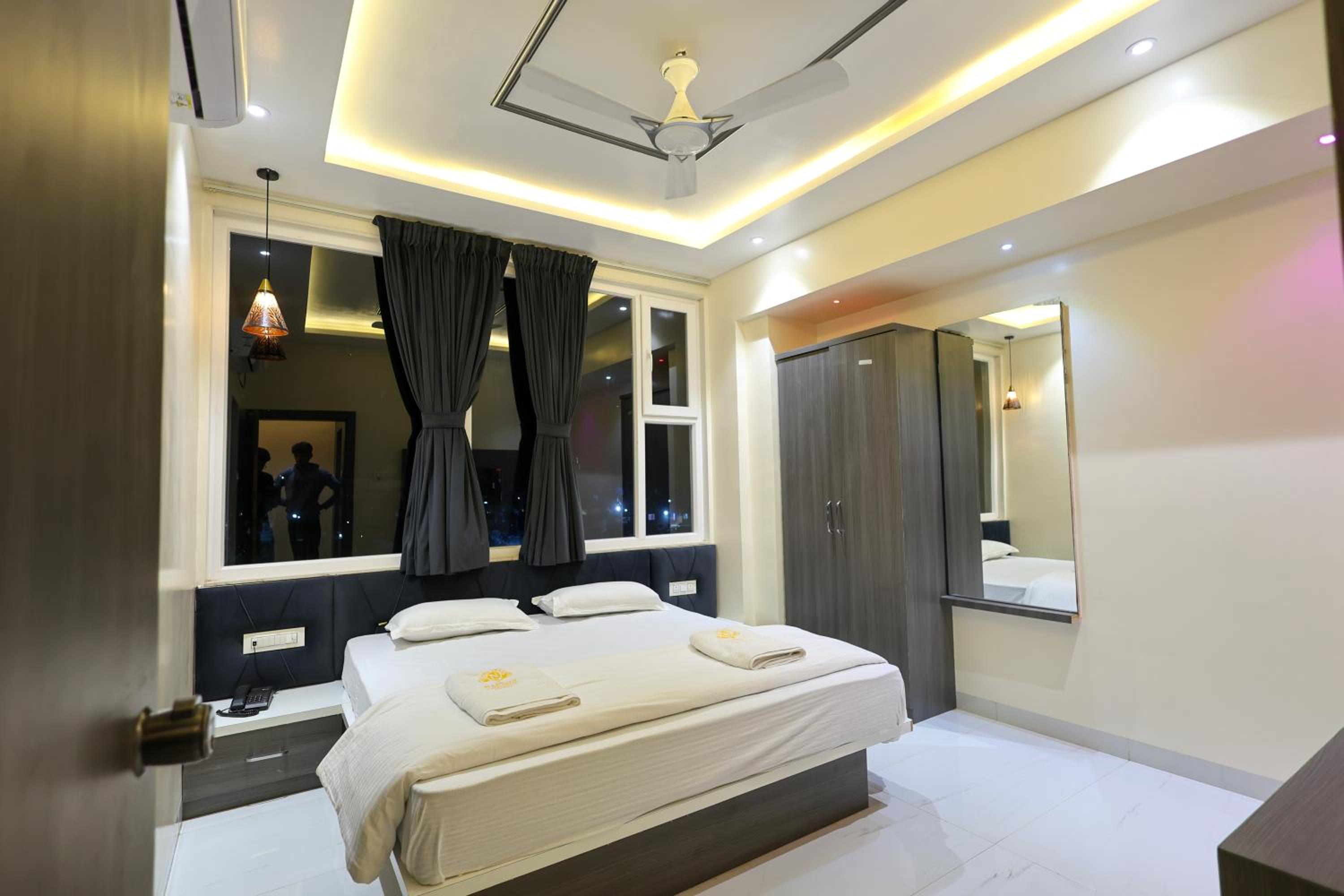 Deluxe King Room