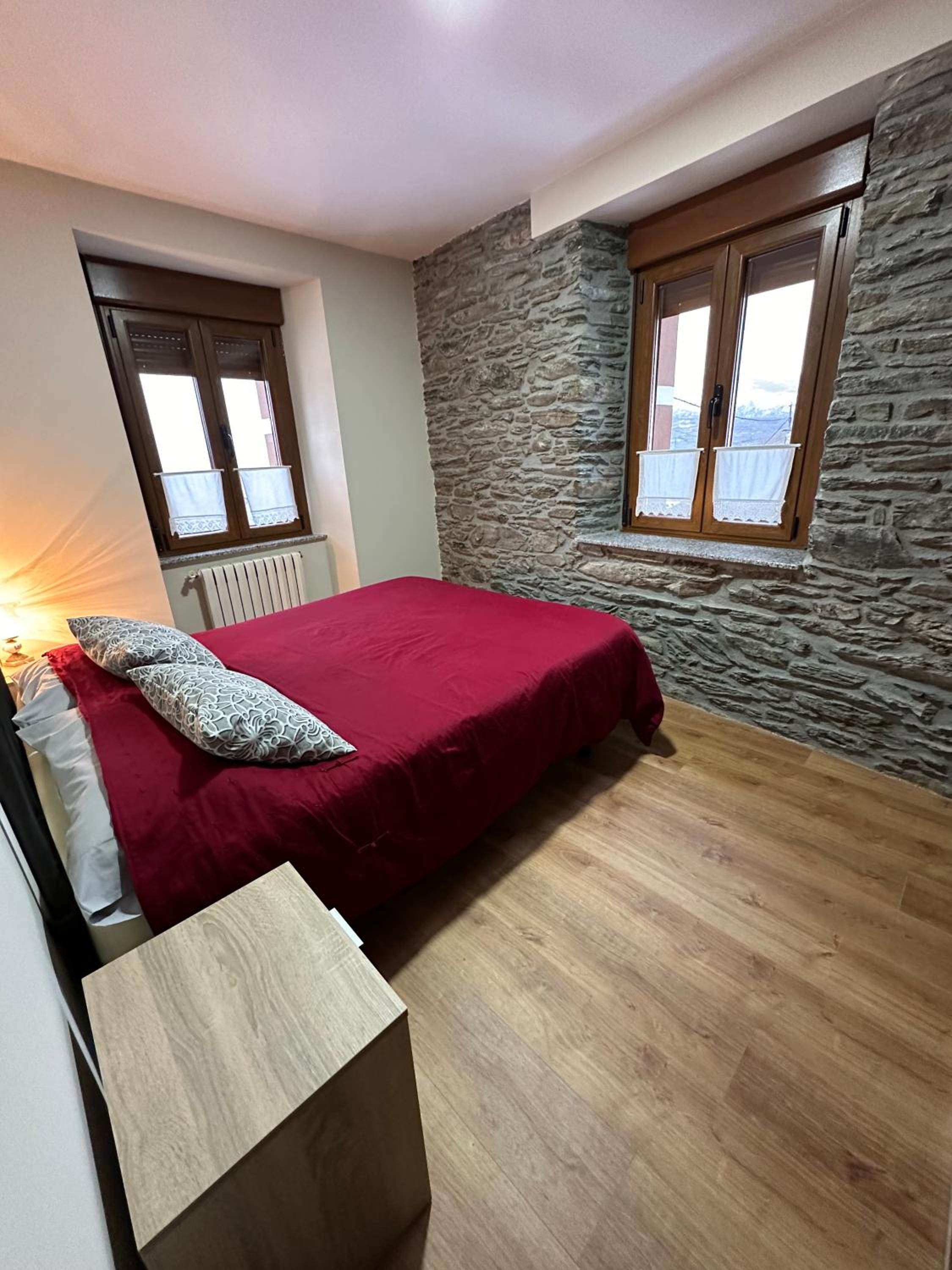 Five-Bedroom House photo 2