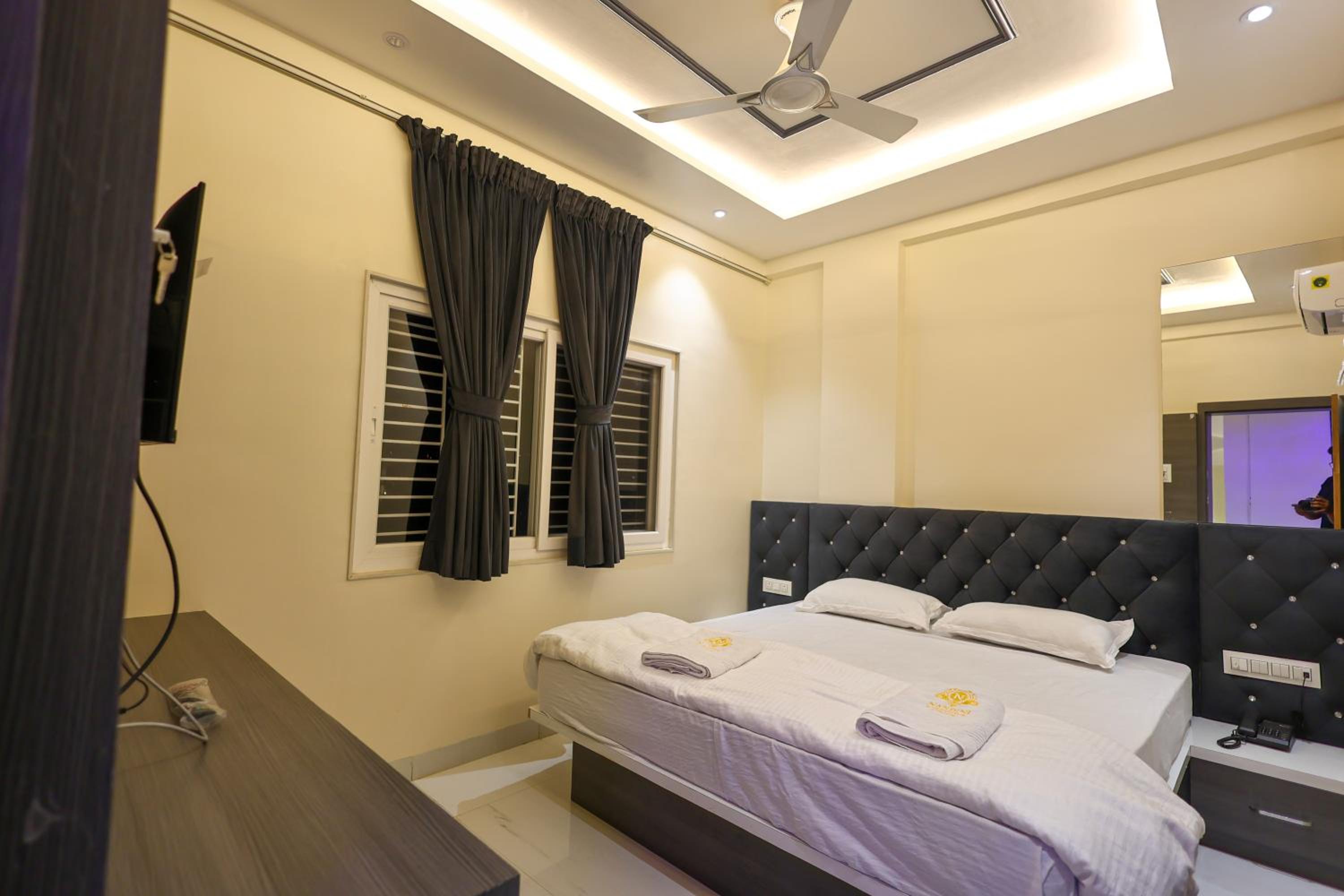 Deluxe Queen Room