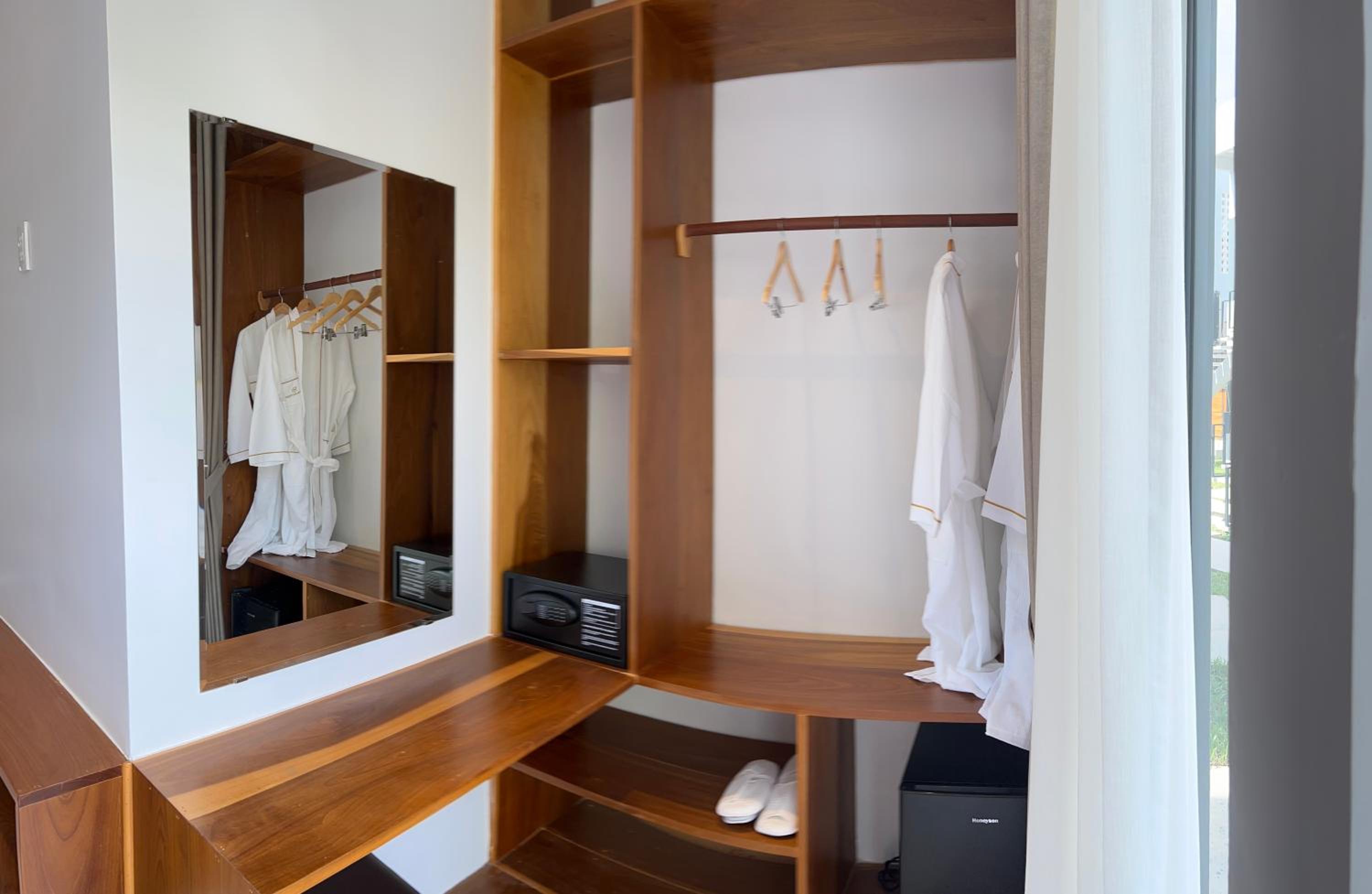 Superior Twin Room with Garden View - Photo 2