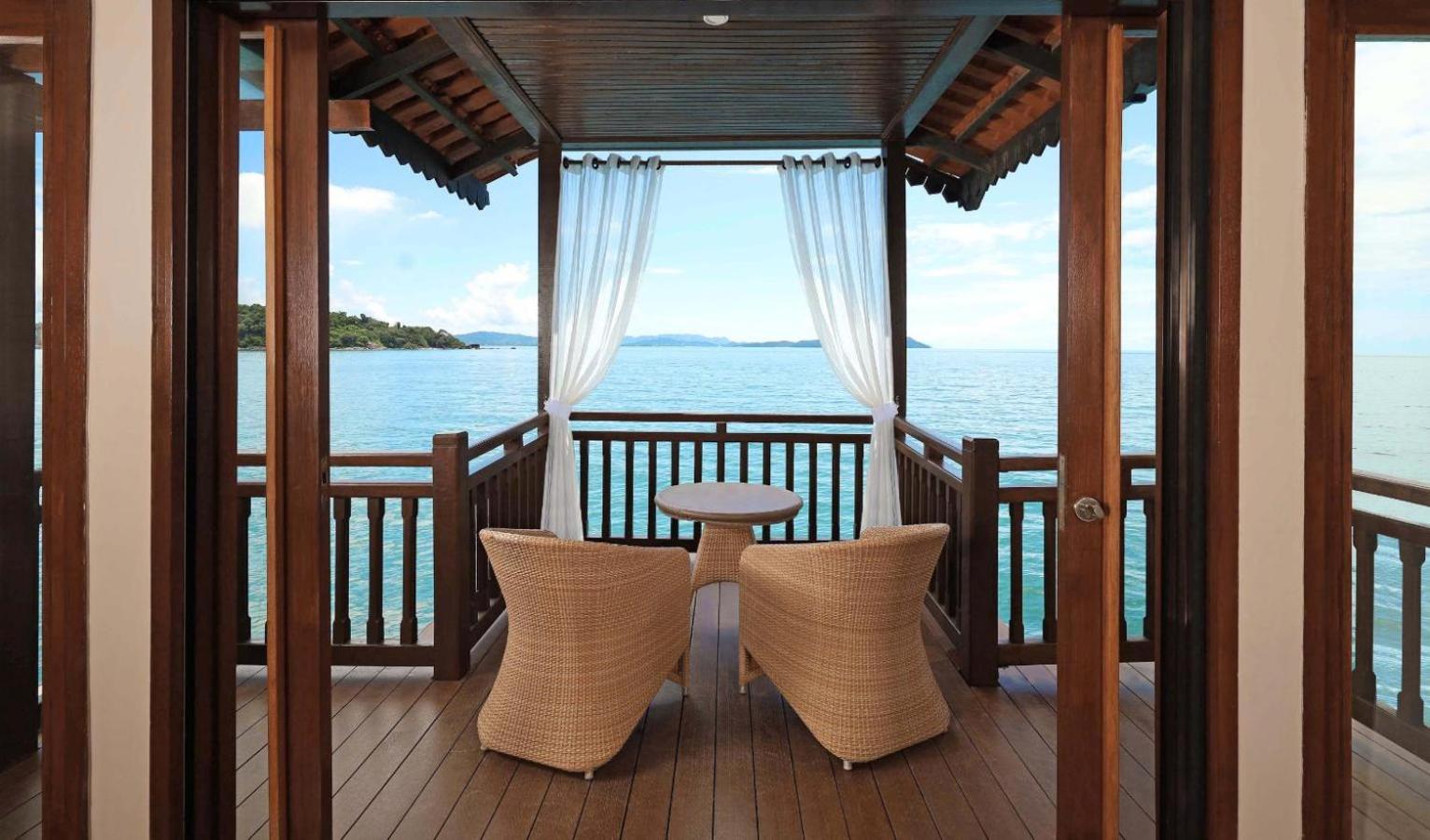 Premier Suite on Water - Photo 9